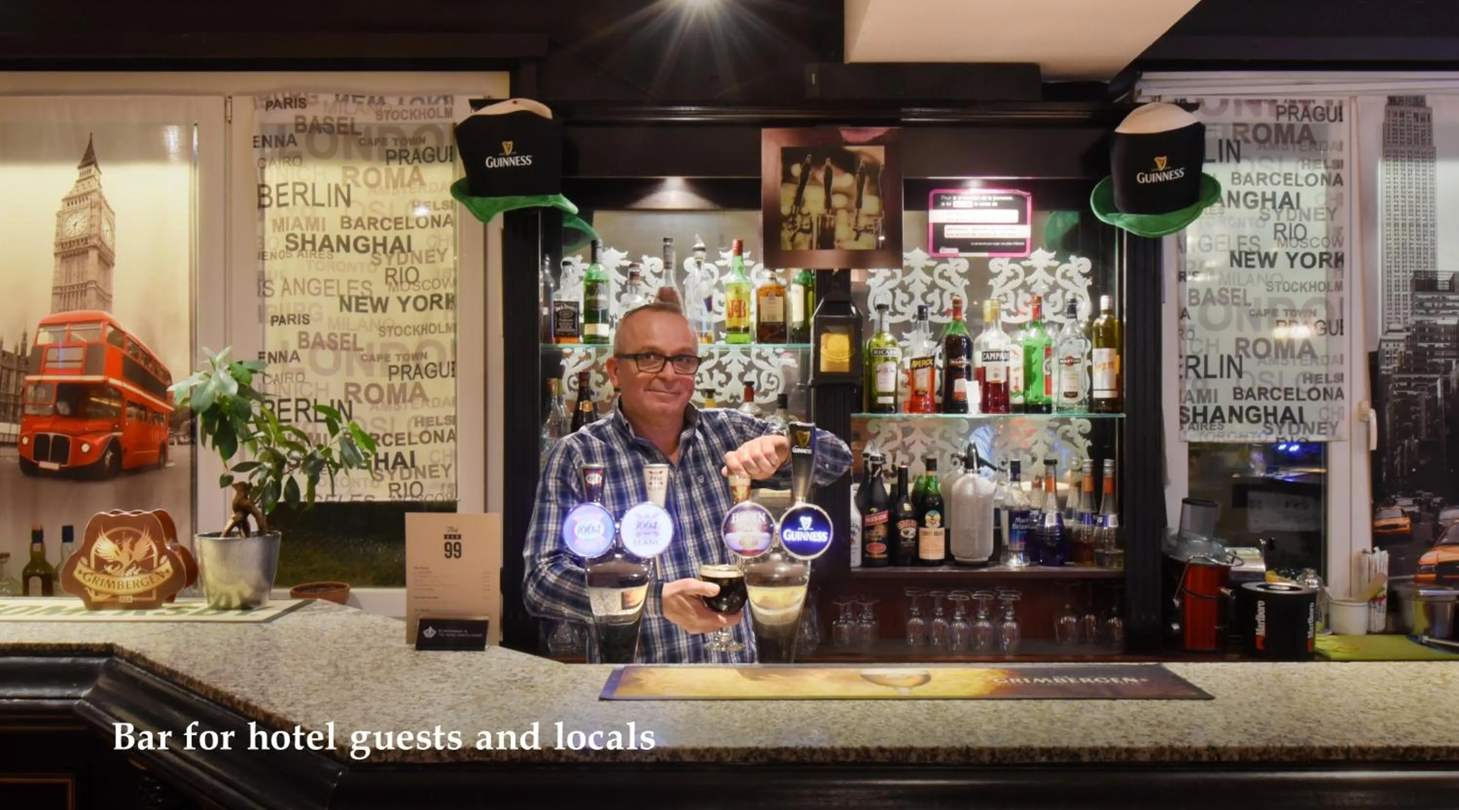 Lounge or bar in Hôtel Bellerive