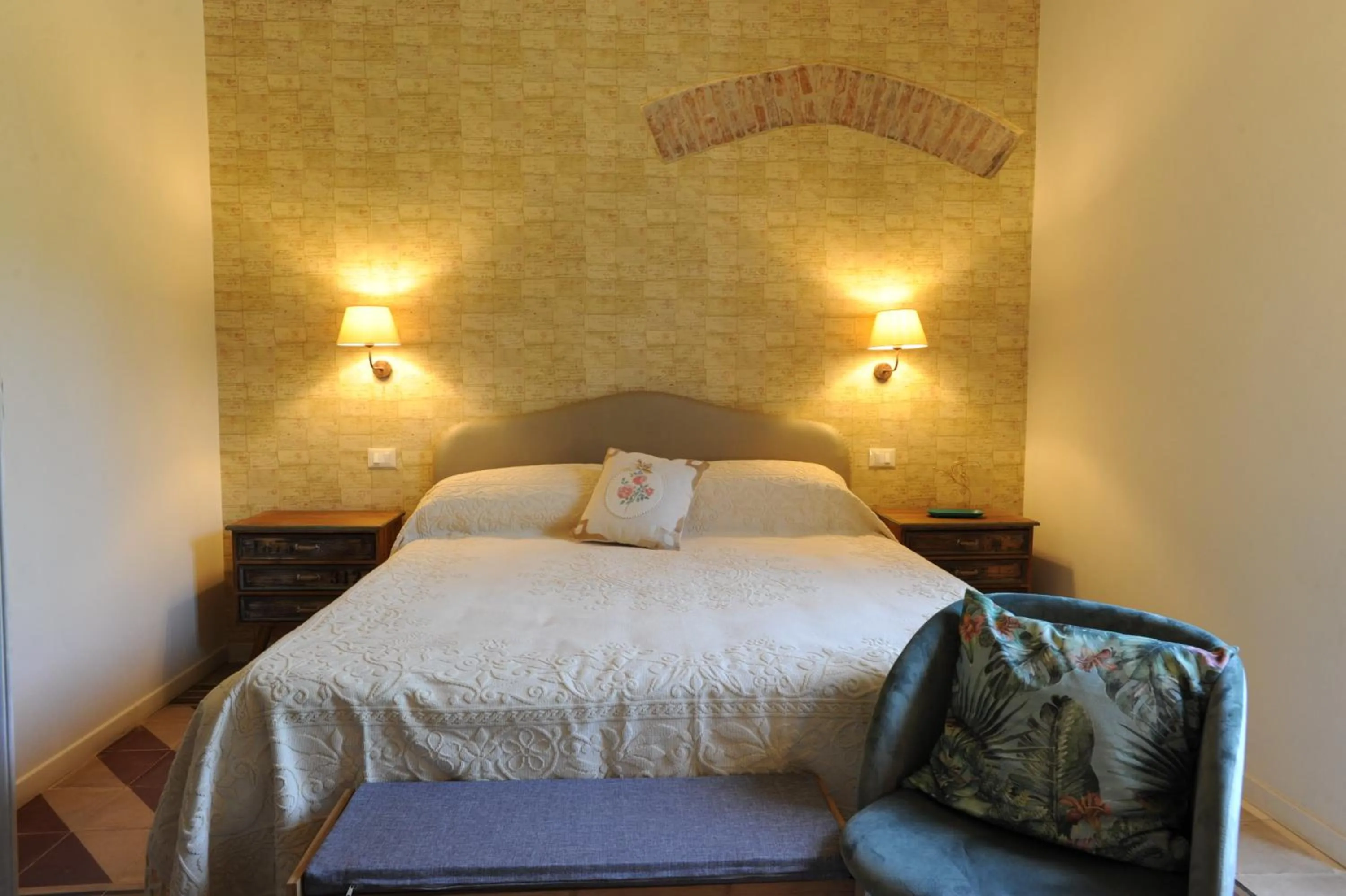 Photo of the whole room, Bed in Palazzo Scura