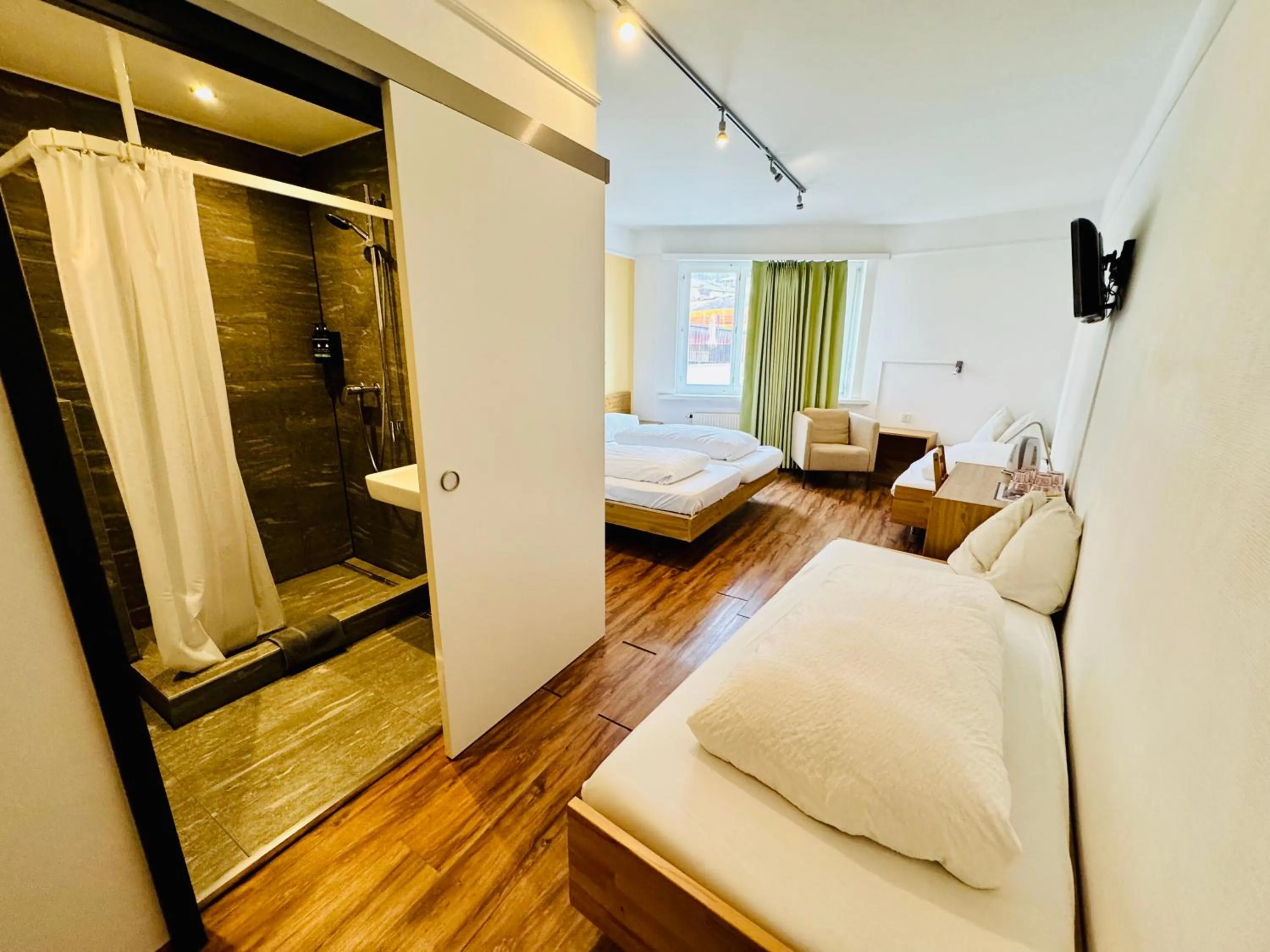 Bed in Hotel Toscana