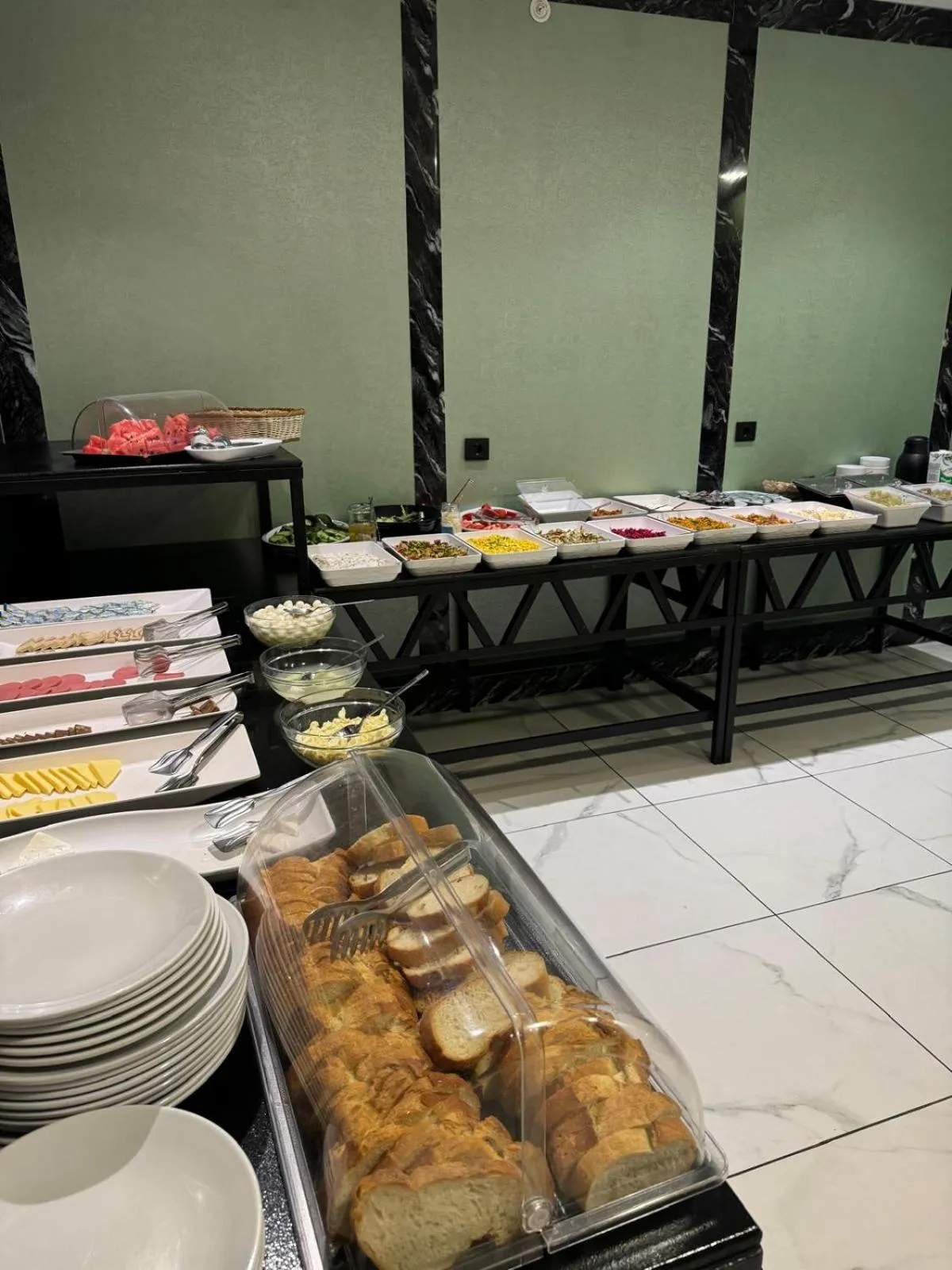 Breakfast in Marina Green Suite & Residence