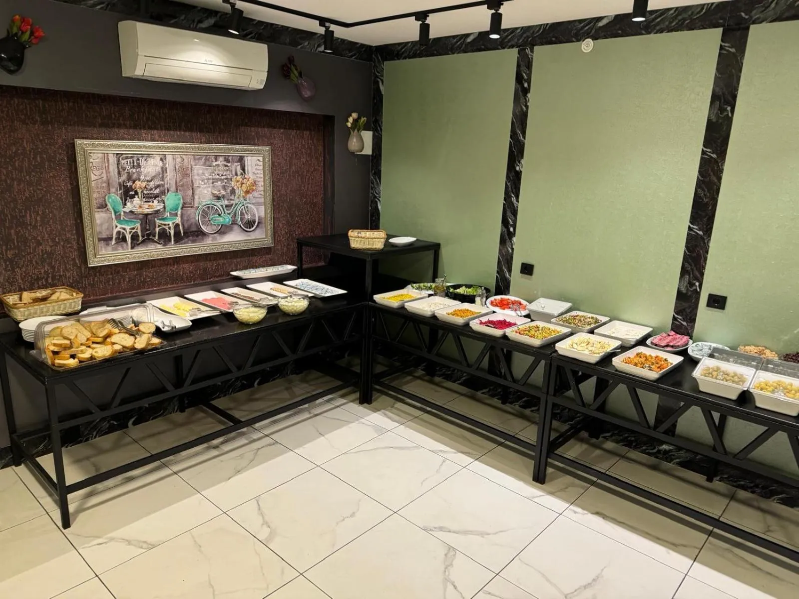 Breakfast in Marina Green Suite & Residence