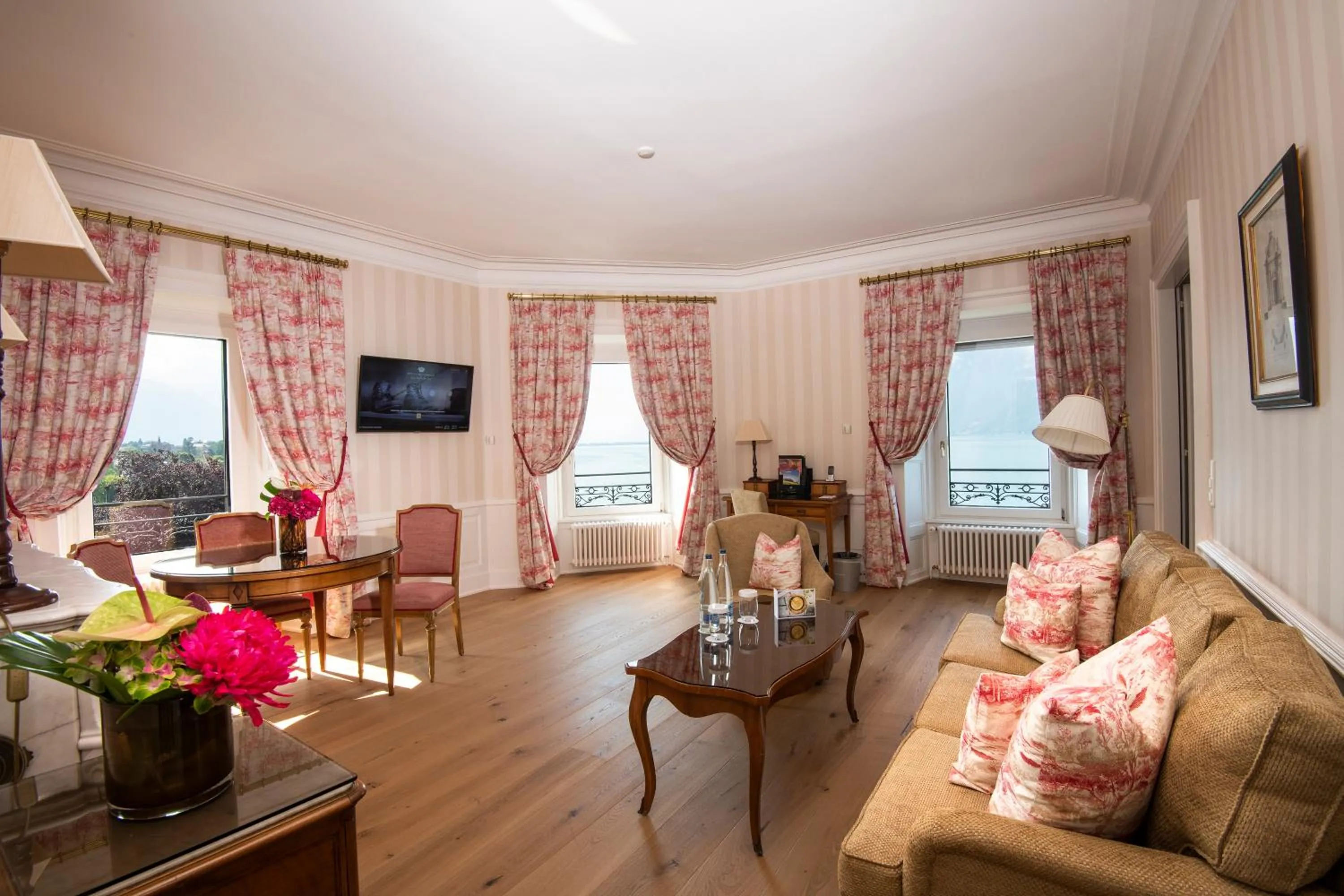 Communal lounge/ TV room in Hôtel Des Trois Couronnes & Spa - The Leading Hotels of the World