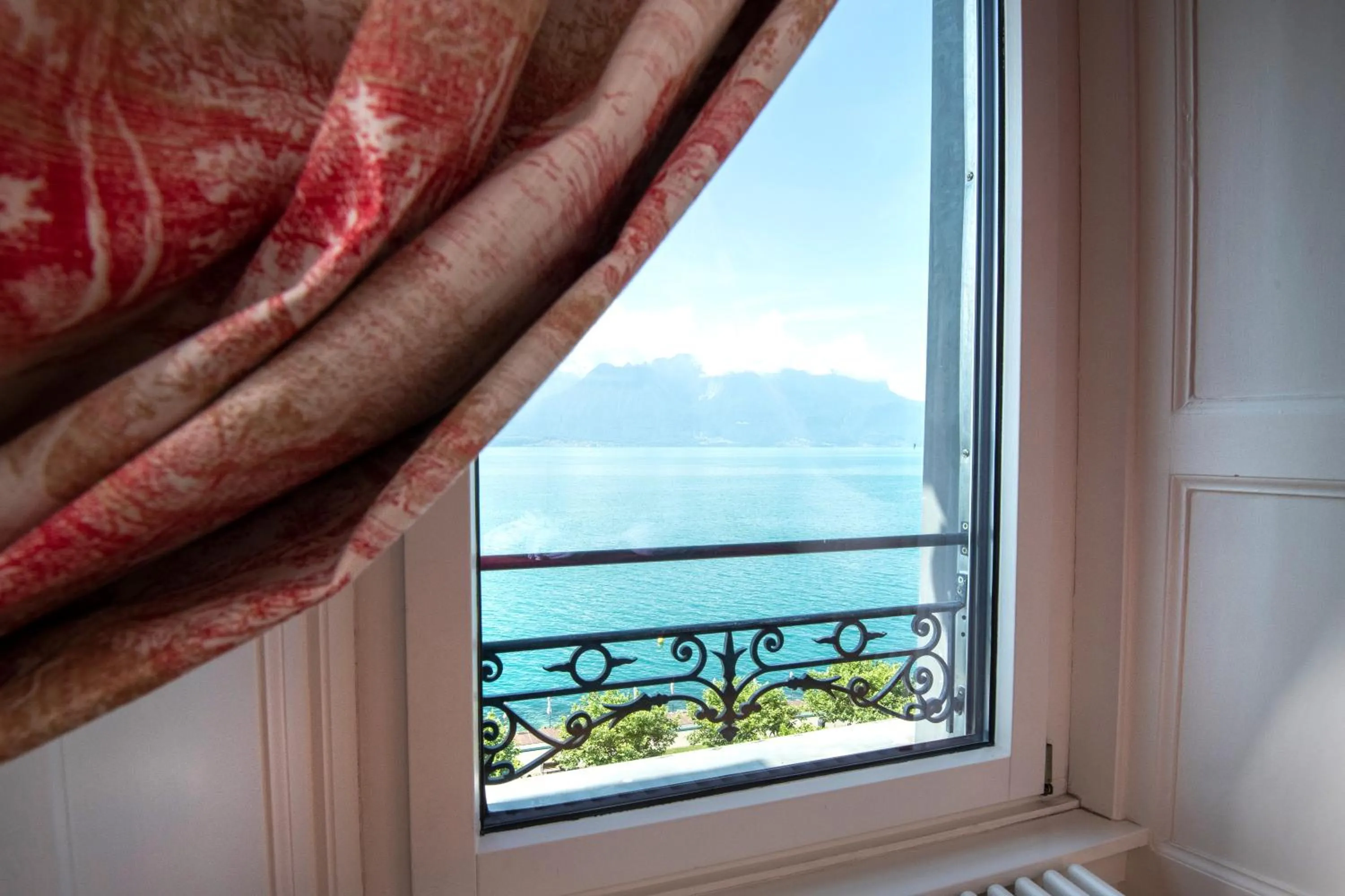 Lake view in Hôtel Des Trois Couronnes & Spa - The Leading Hotels of the World