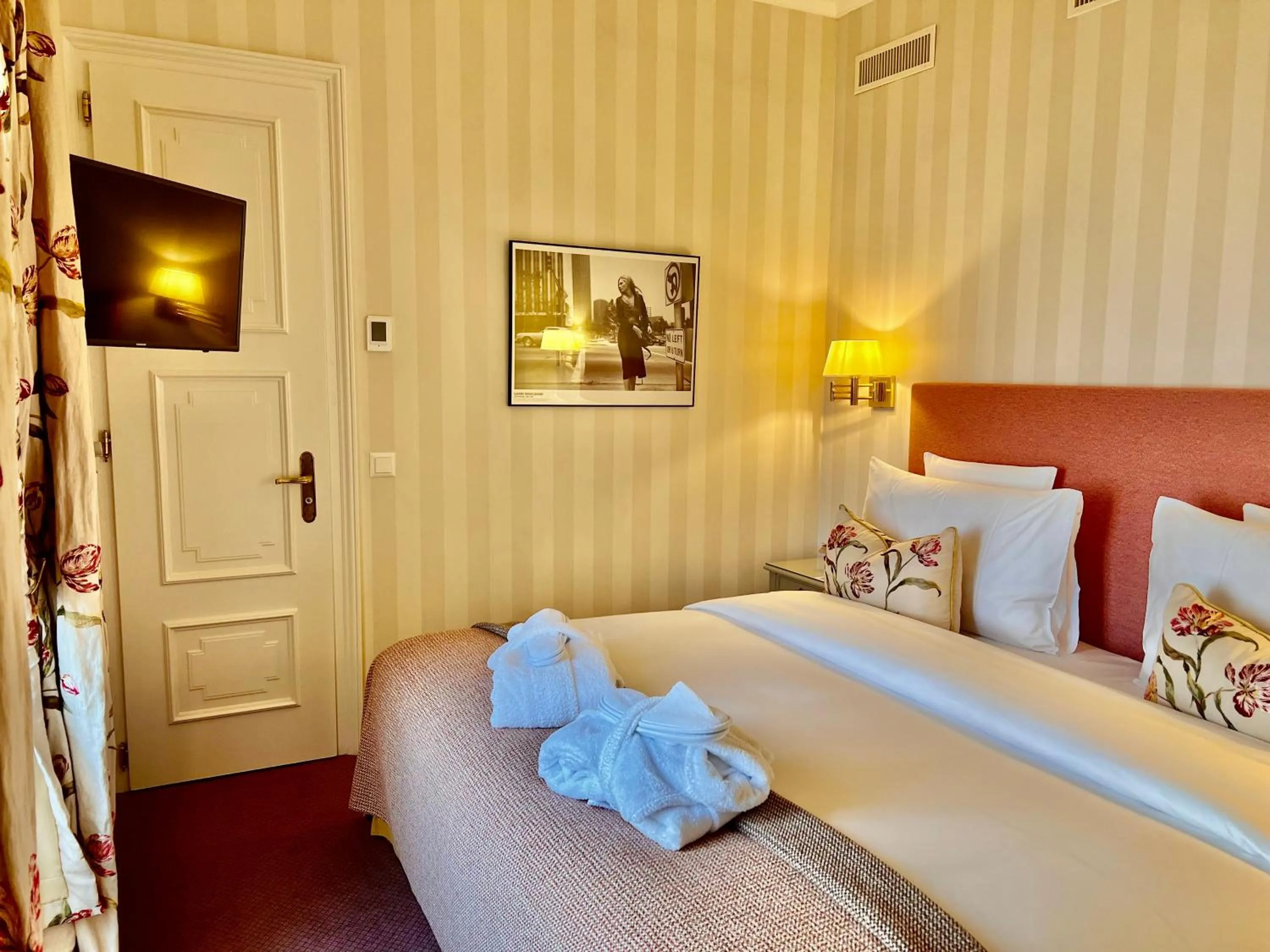 Bed in Hôtel Des Trois Couronnes & Spa - The Leading Hotels of the World