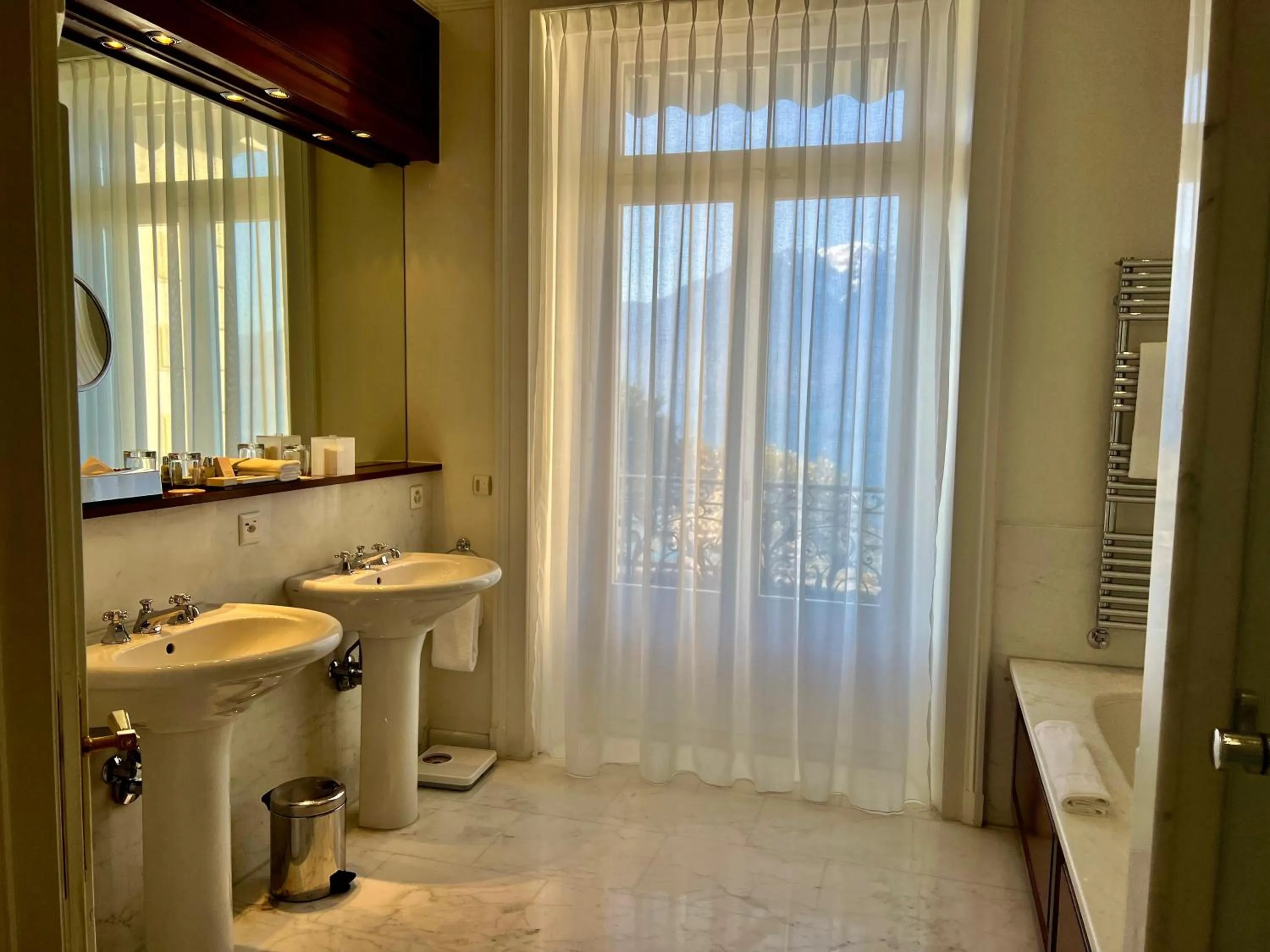 Bathroom in Hôtel Des Trois Couronnes & Spa - The Leading Hotels of the World