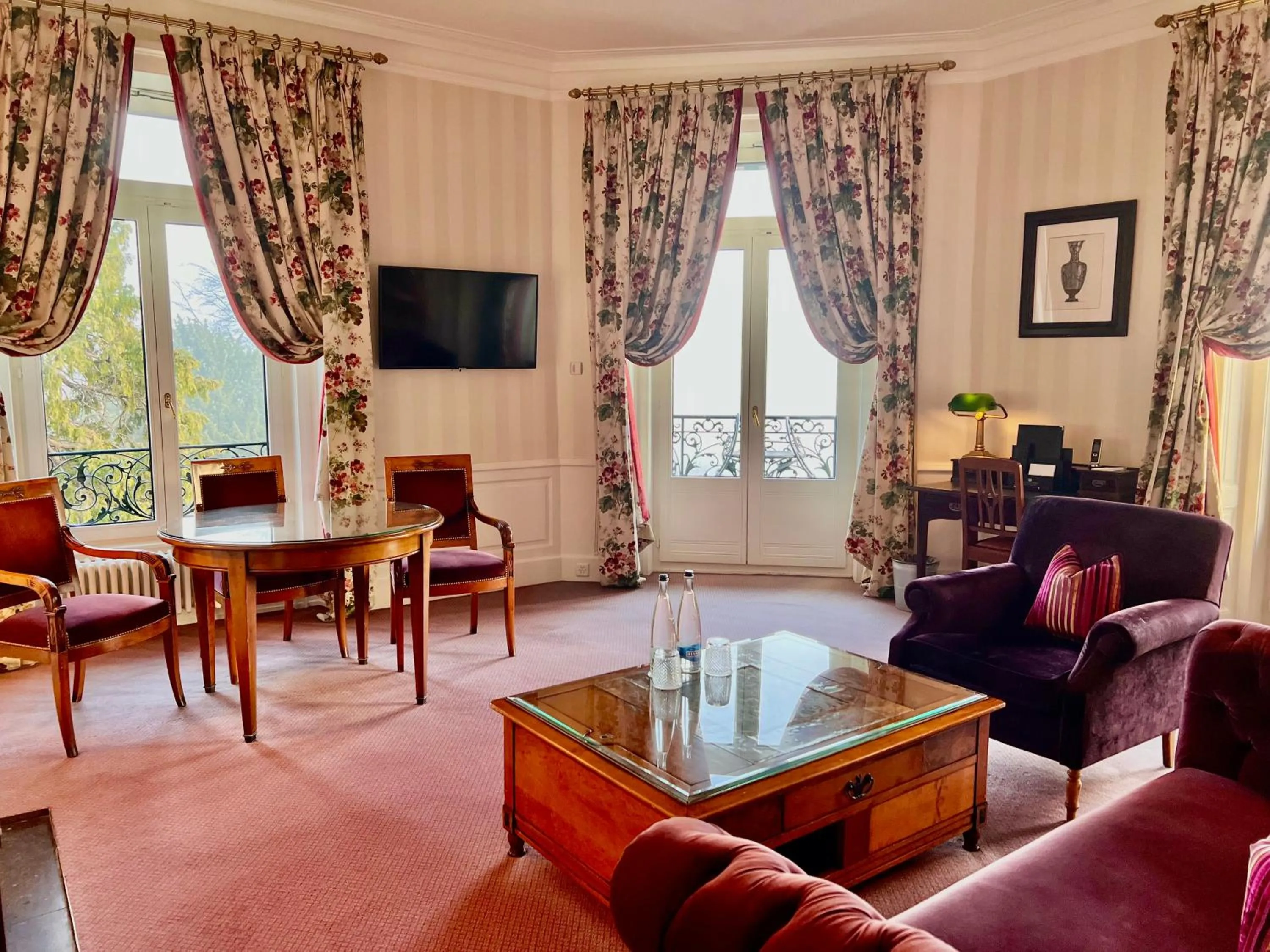 TV and multimedia in Hôtel Des Trois Couronnes & Spa - The Leading Hotels of the World