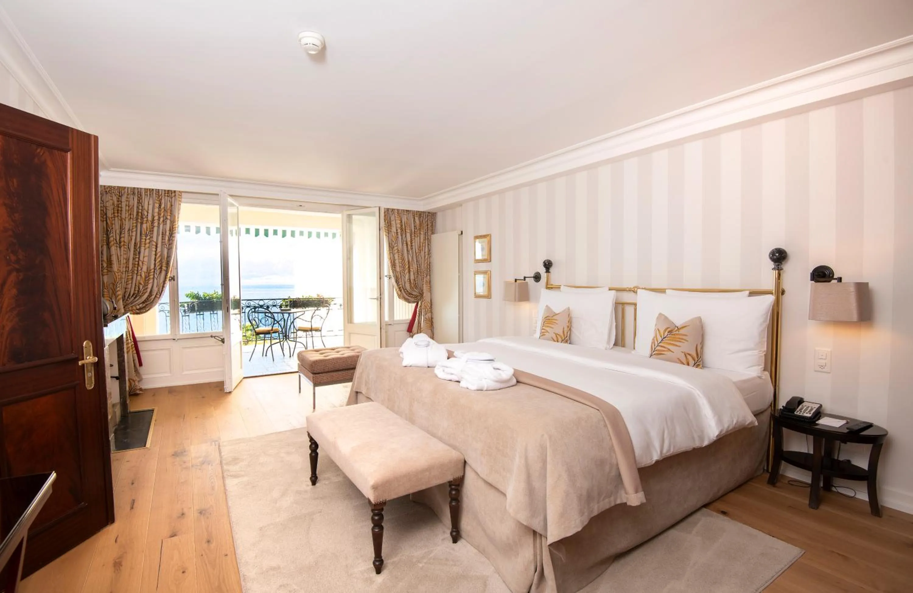 Bedroom, Bed in Hôtel Des Trois Couronnes & Spa - The Leading Hotels of the World