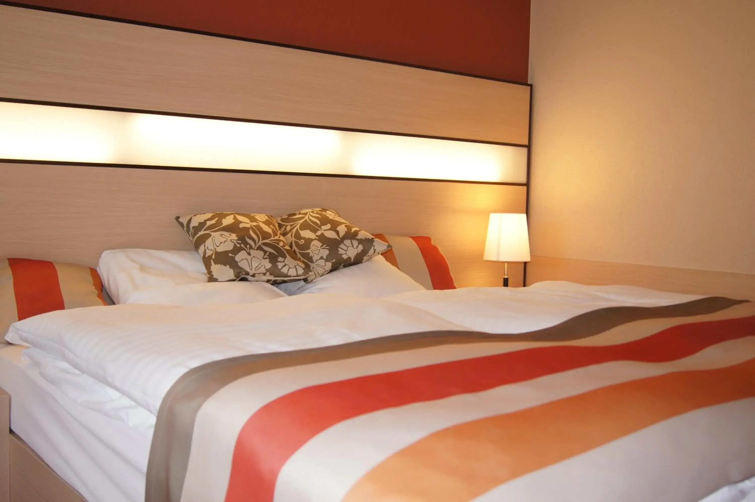 Queen Room - single occupancy in Hotel Lacotel Queen Room - single occupancy in Hotel Lacotel