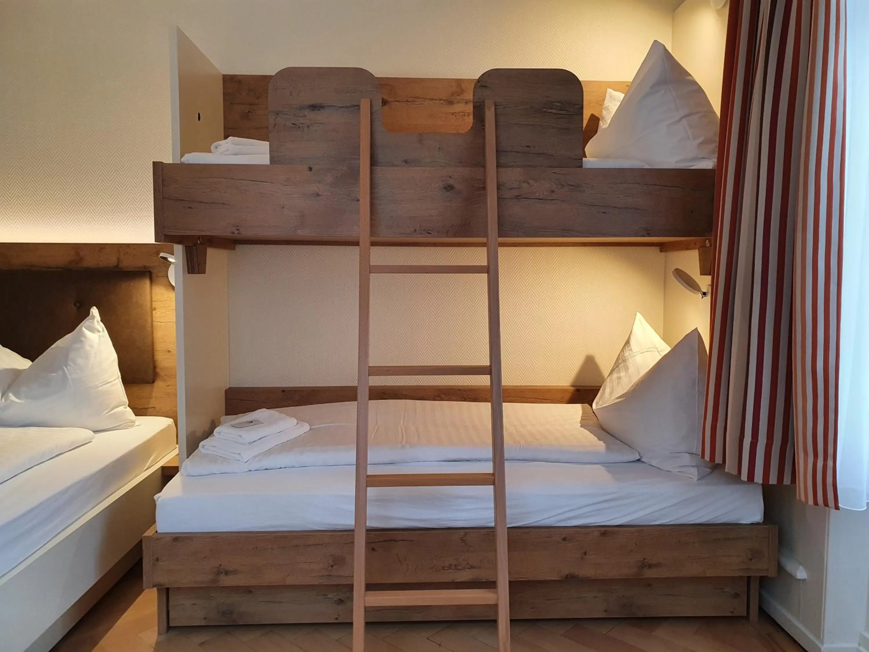 bunk bed, Bed in Waldhotel Unspunnen