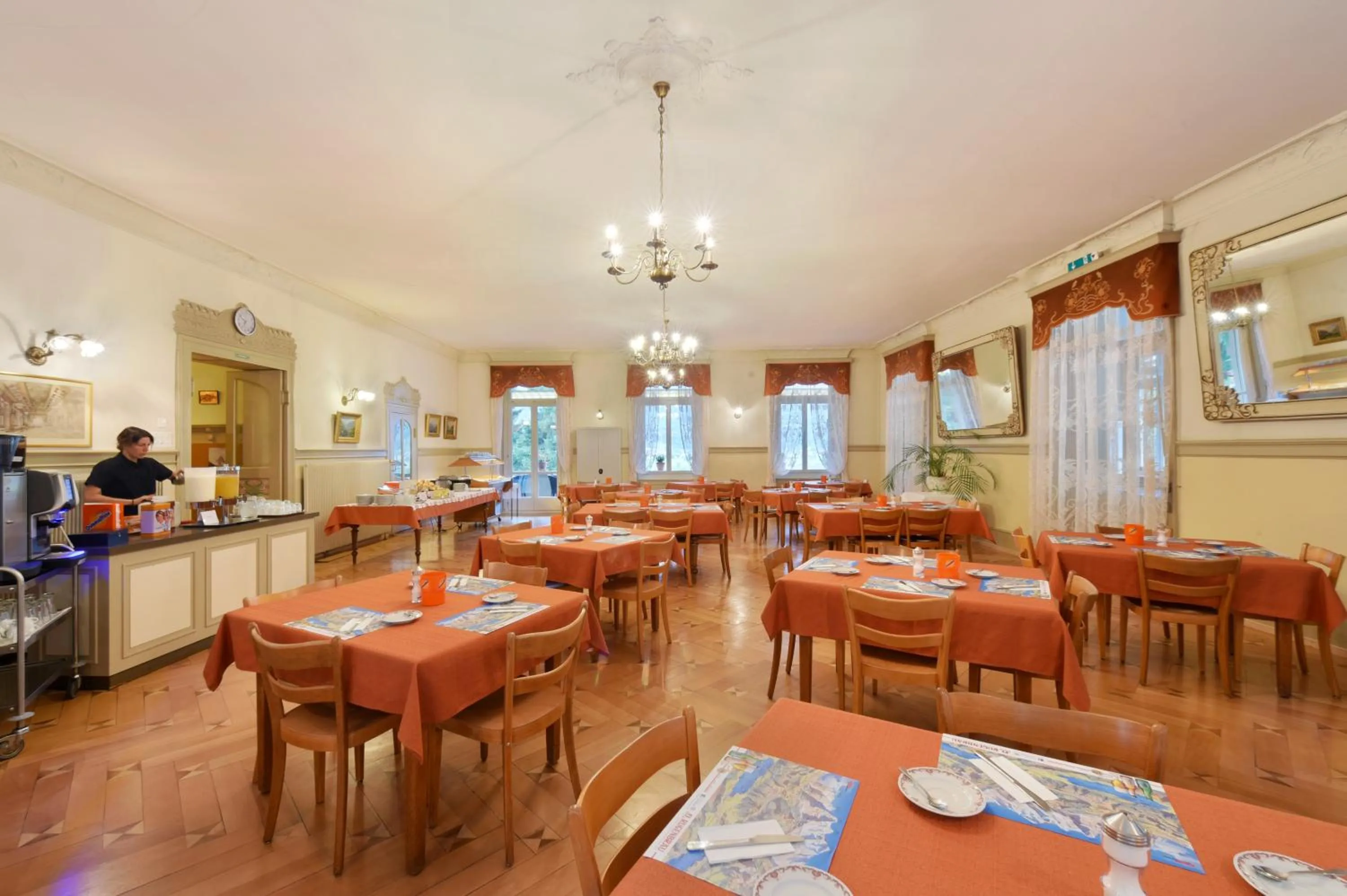 Restaurant/places to eat in Waldhotel Unspunnen