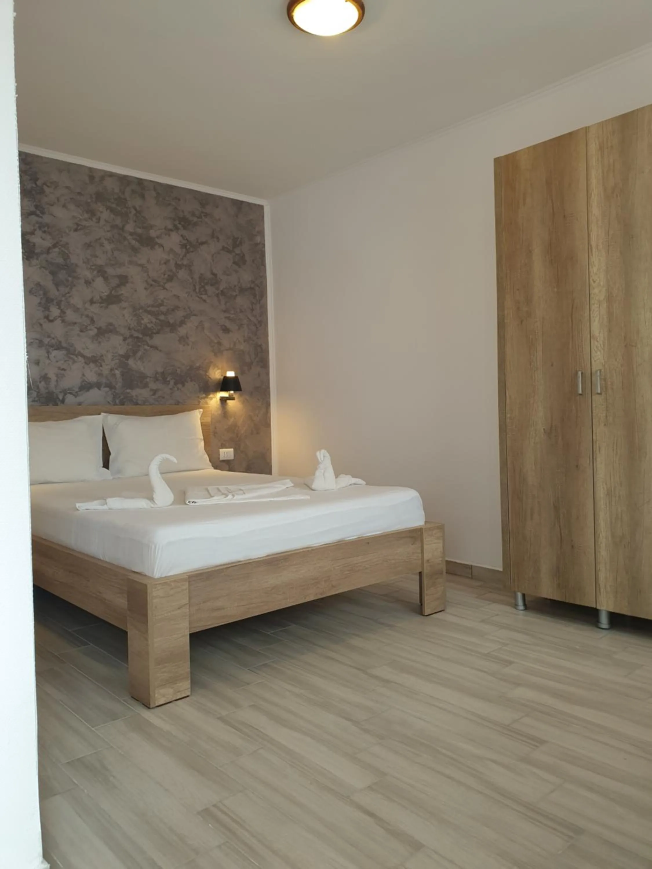 wardrobe, Bed in Vila Iris