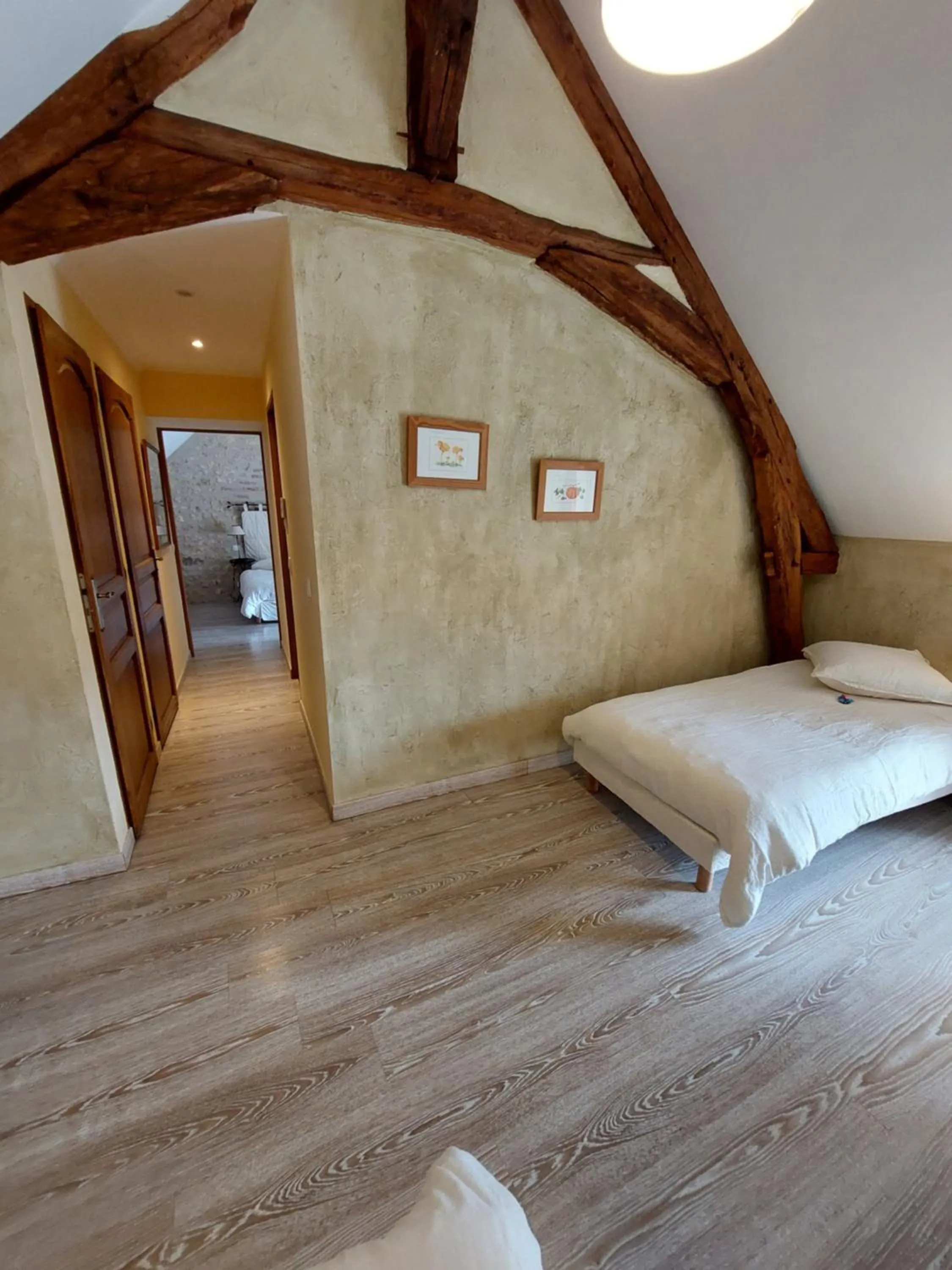 Bedroom, Bed in Traînefeuilles - Chambres d'hôtes proche Zoo de Beauval