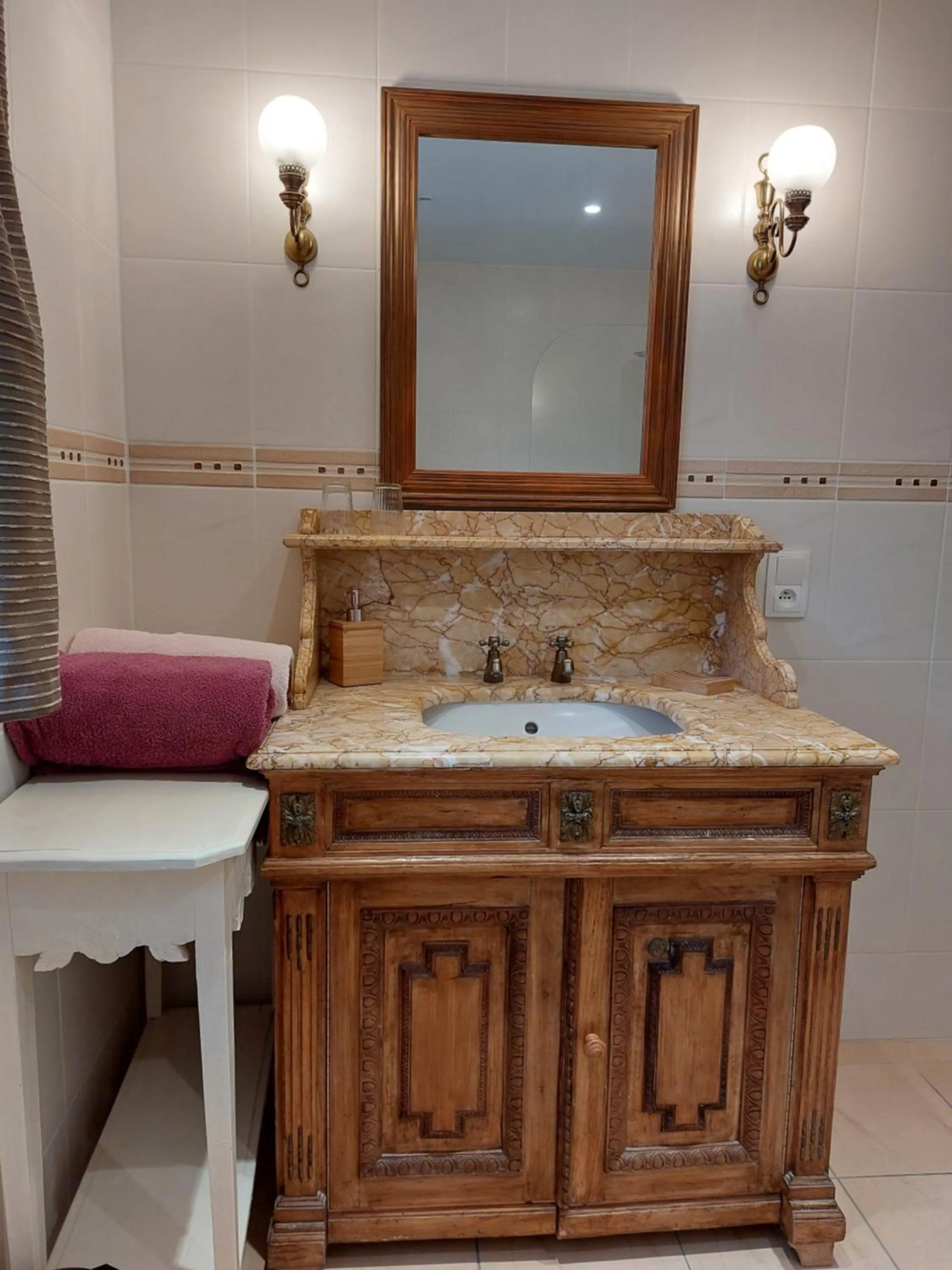 Bathroom in Traînefeuilles - Chambres d'hôtes proche Zoo de Beauval