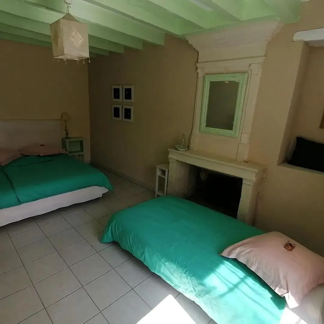 Family Room with Bath - single occupancy in Traînefeuilles - Chambres d'hôtes proche Zoo de Beauval