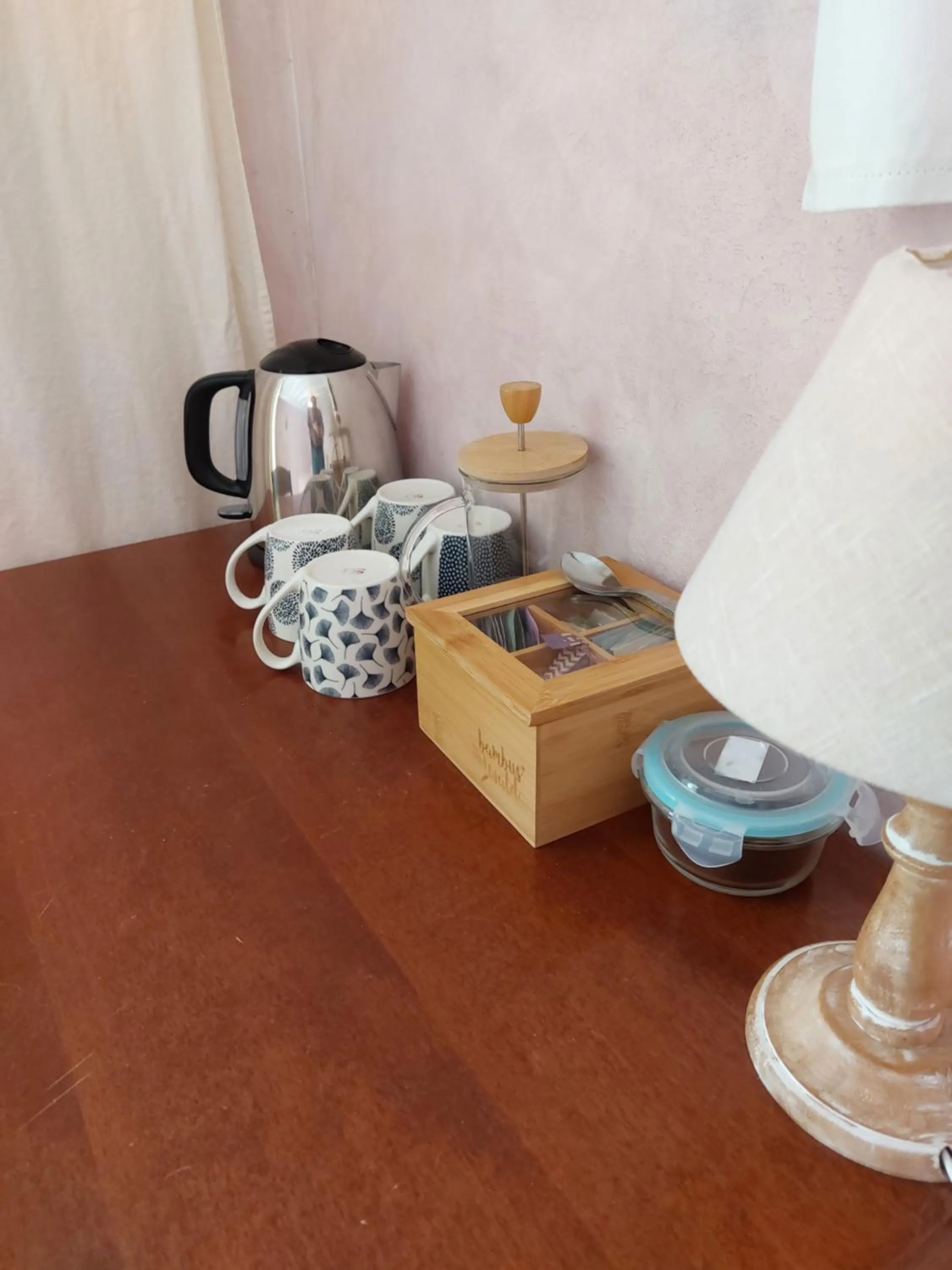 Coffee/tea facilities in Traînefeuilles - Chambres d'hôtes proche Zoo de Beauval