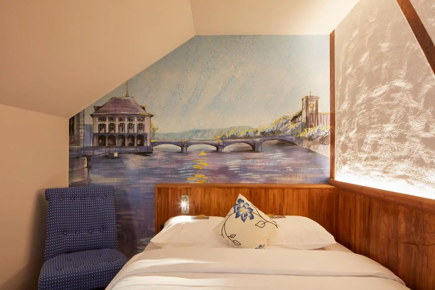 Photo of the whole room, Bed in Hotel Adler Zürich