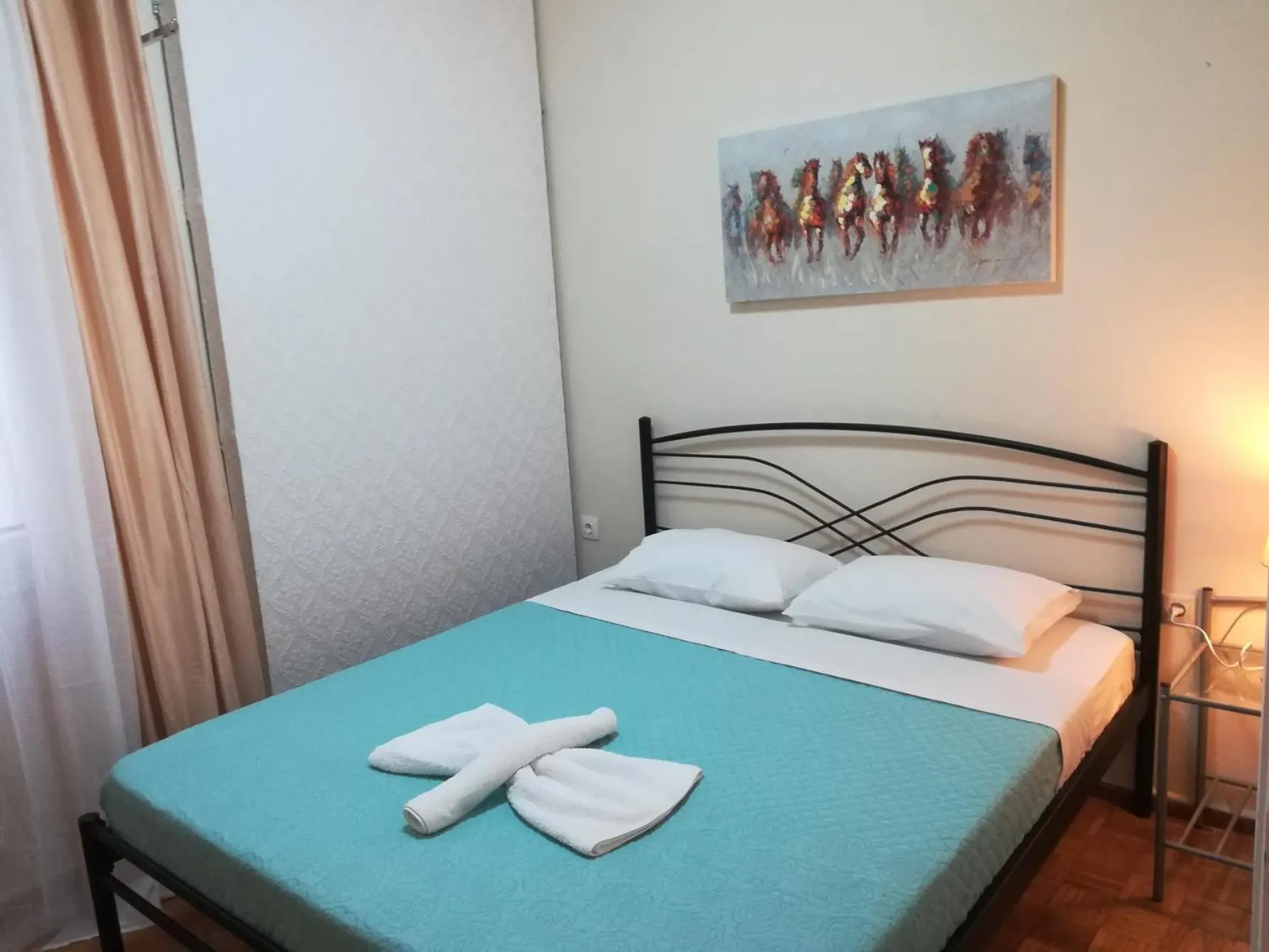 TV and multimedia, Bed in Luxury Apts Heraklion Center