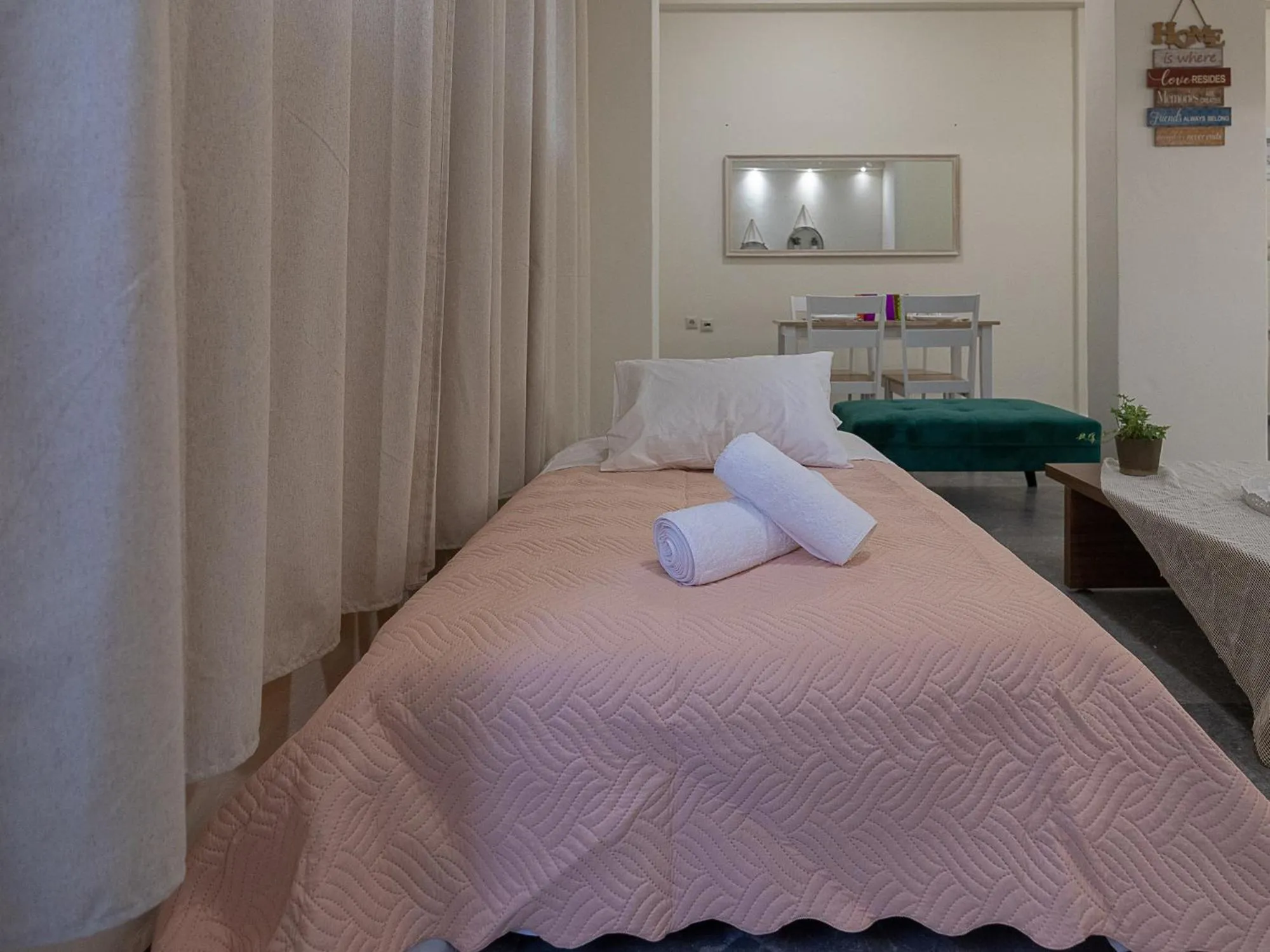 Bed in Luxury Apts Heraklion Center
