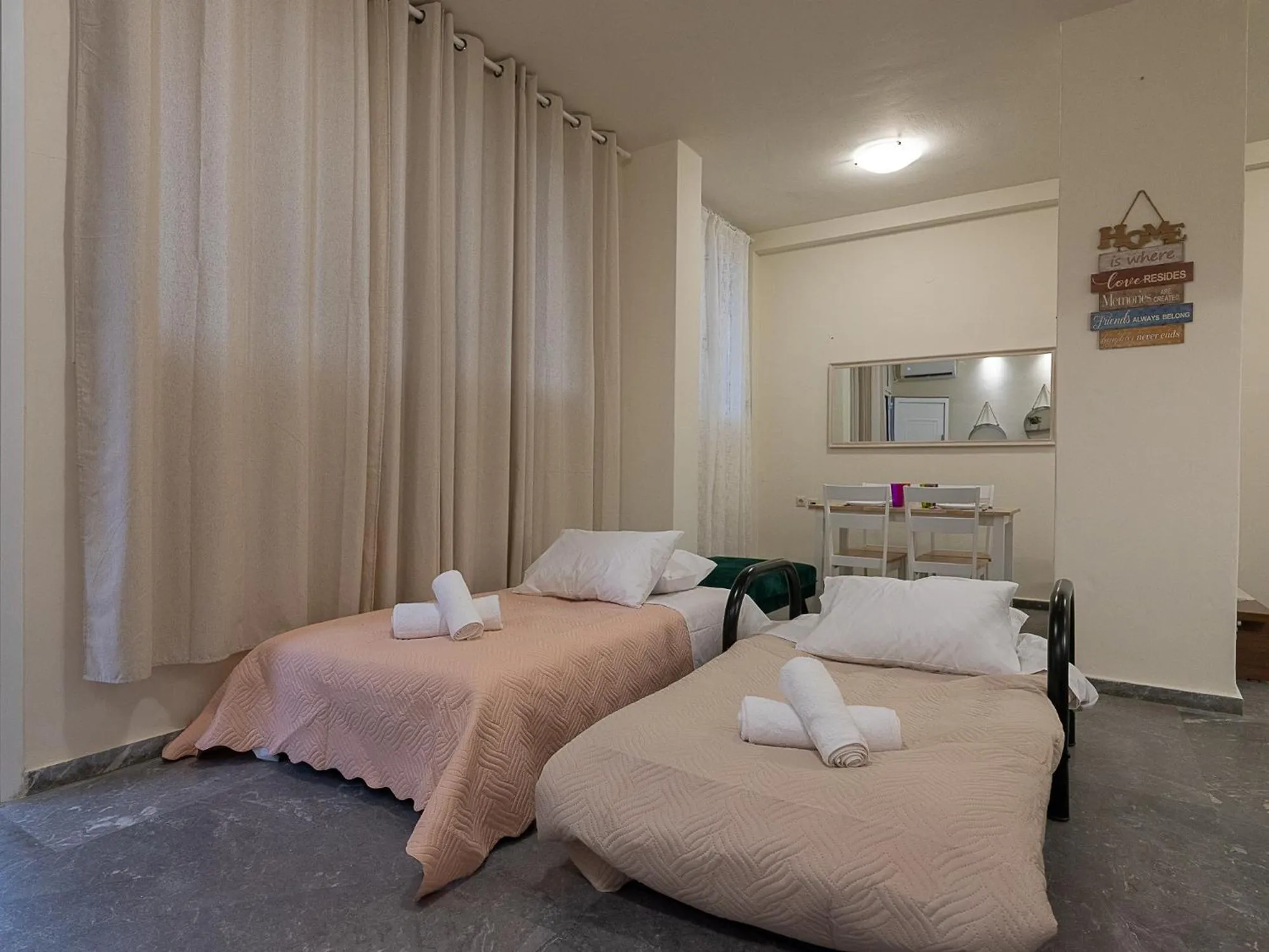 Bed in Luxury Apts Heraklion Center