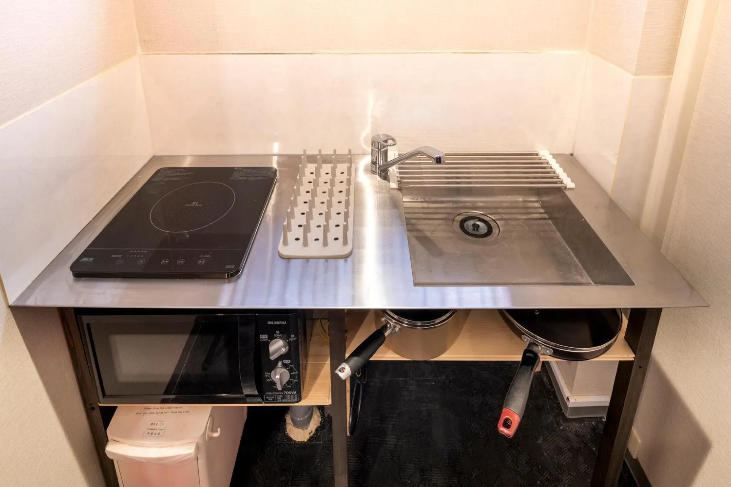 Kitchen or kitchenette in Room Inn Shanghai 横浜中華街 Room1-ABC