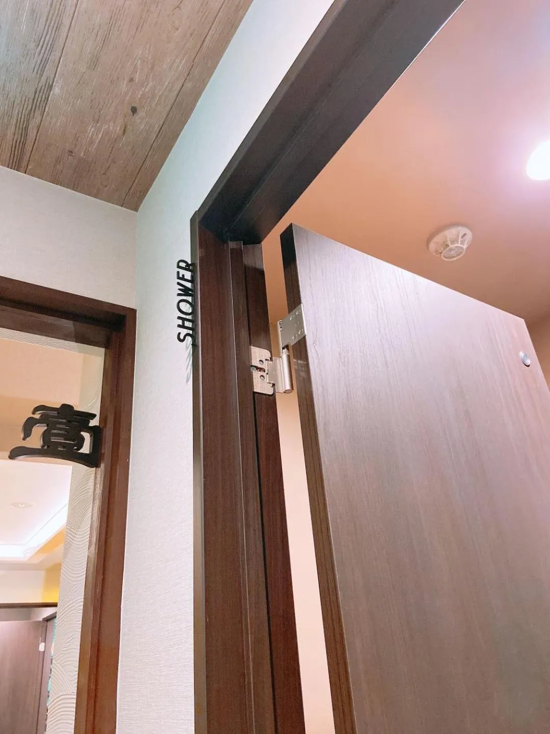 Decorative detail in Room Inn Shanghai 横浜中華街 Room1-ABC