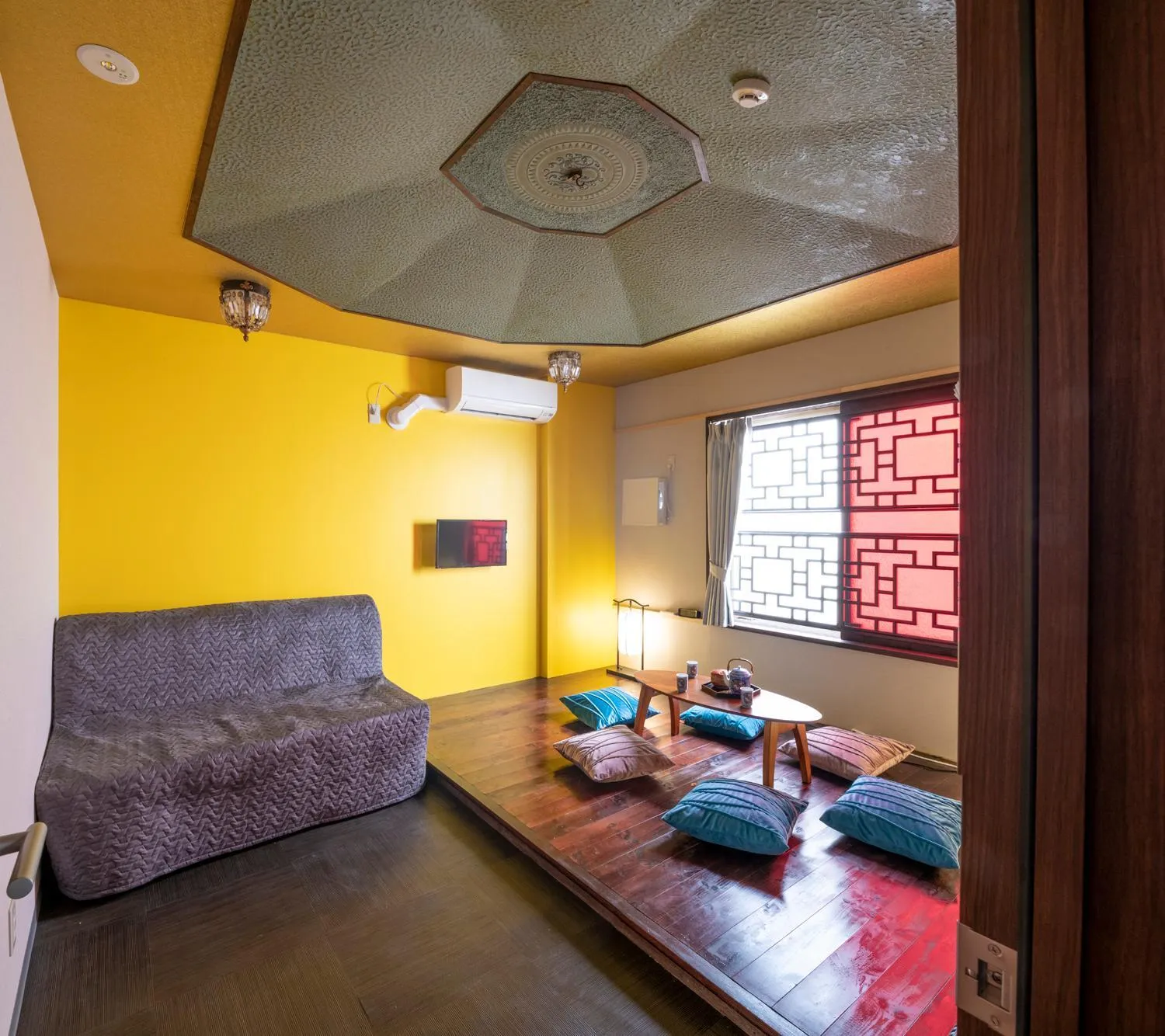 Photo of the whole room, Bed in Room Inn Shanghai 横浜中華街 Room1-ABC