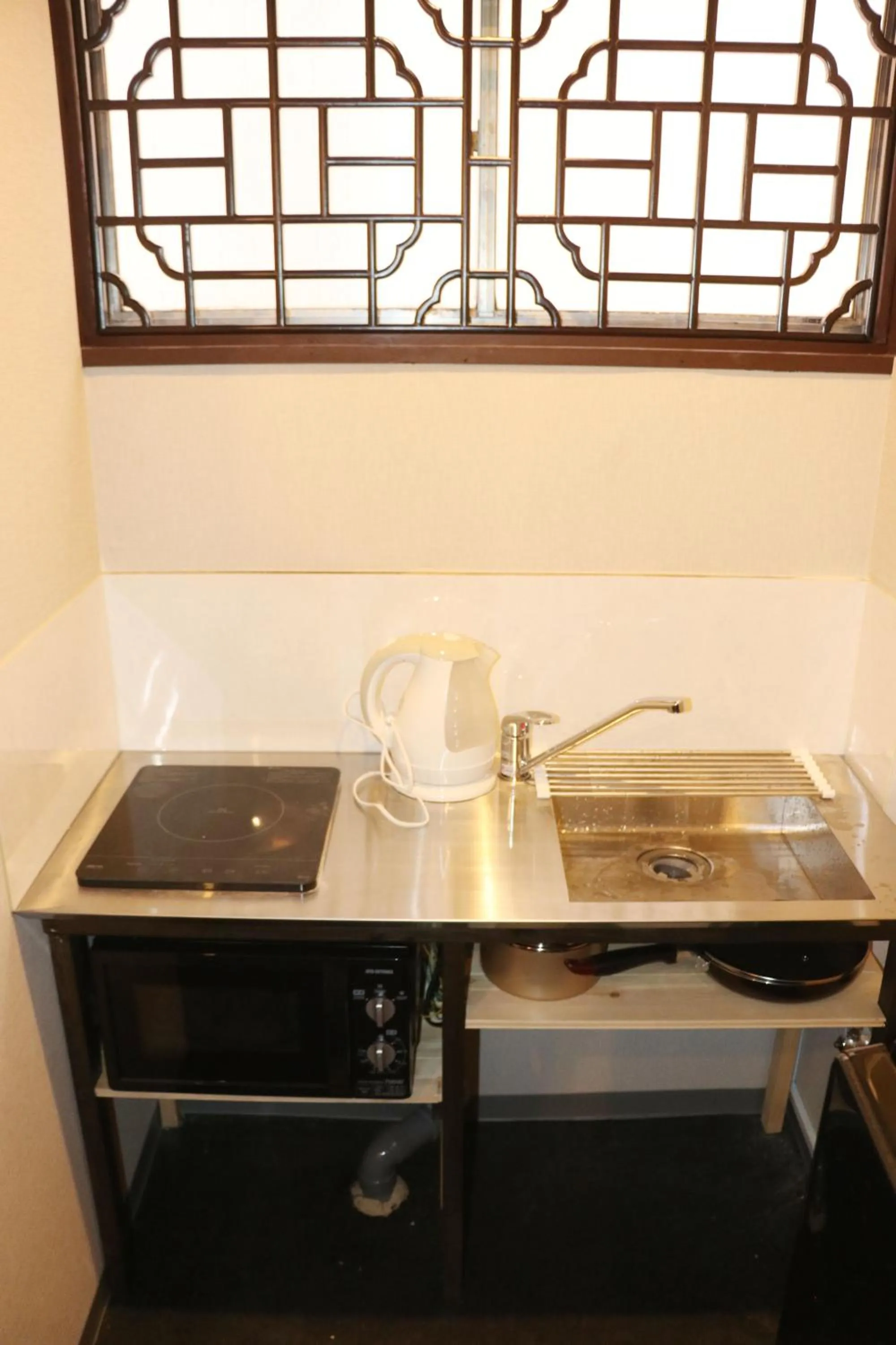 Kitchen or kitchenette in Room Inn Shanghai 横浜中華街 Room1-ABC