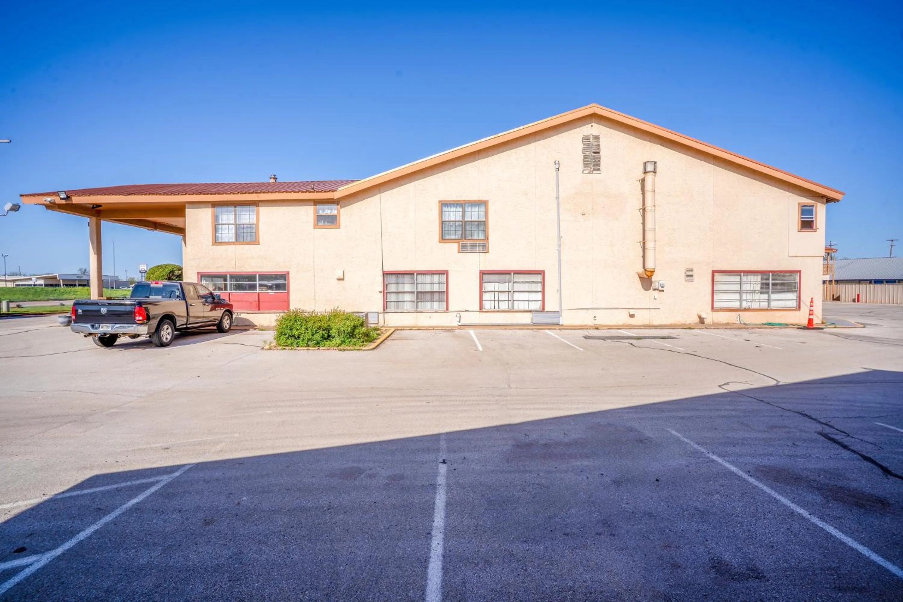 Parking in Lone Star Inn by OYO Vernon Texas Hwy 287