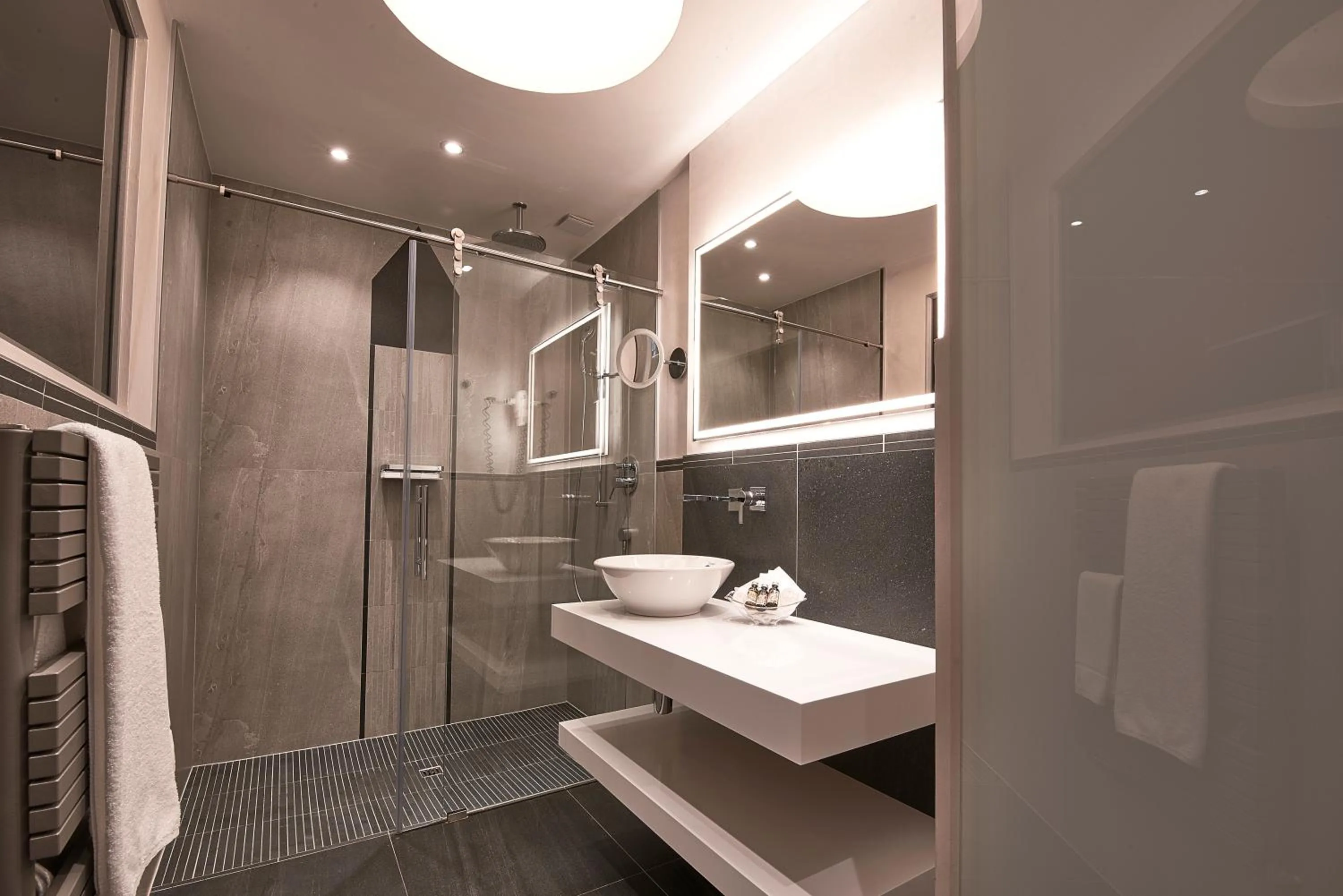 Shower in Hotel d'Allèves