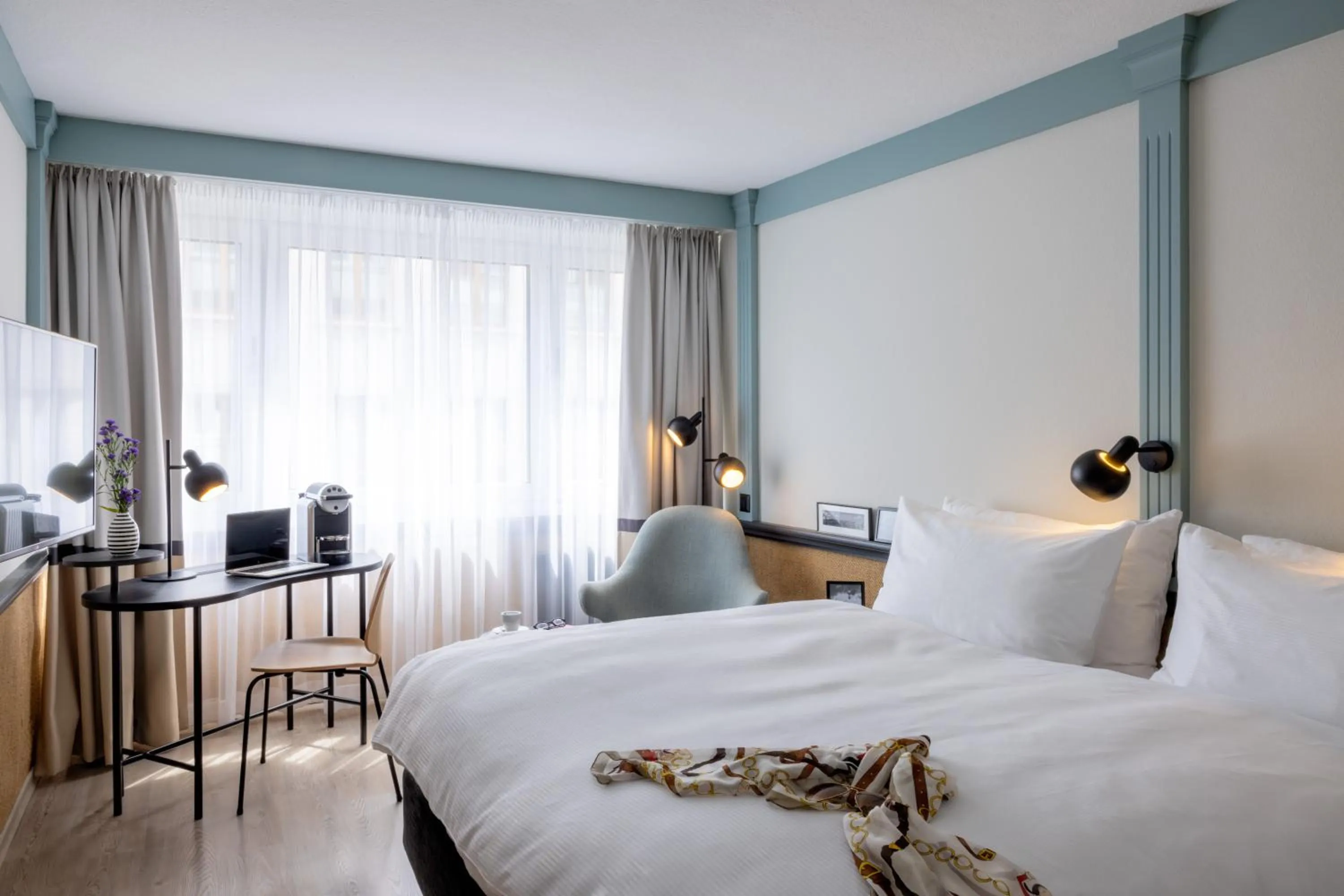 Bedroom, Bed in Hotel Luzernerhof