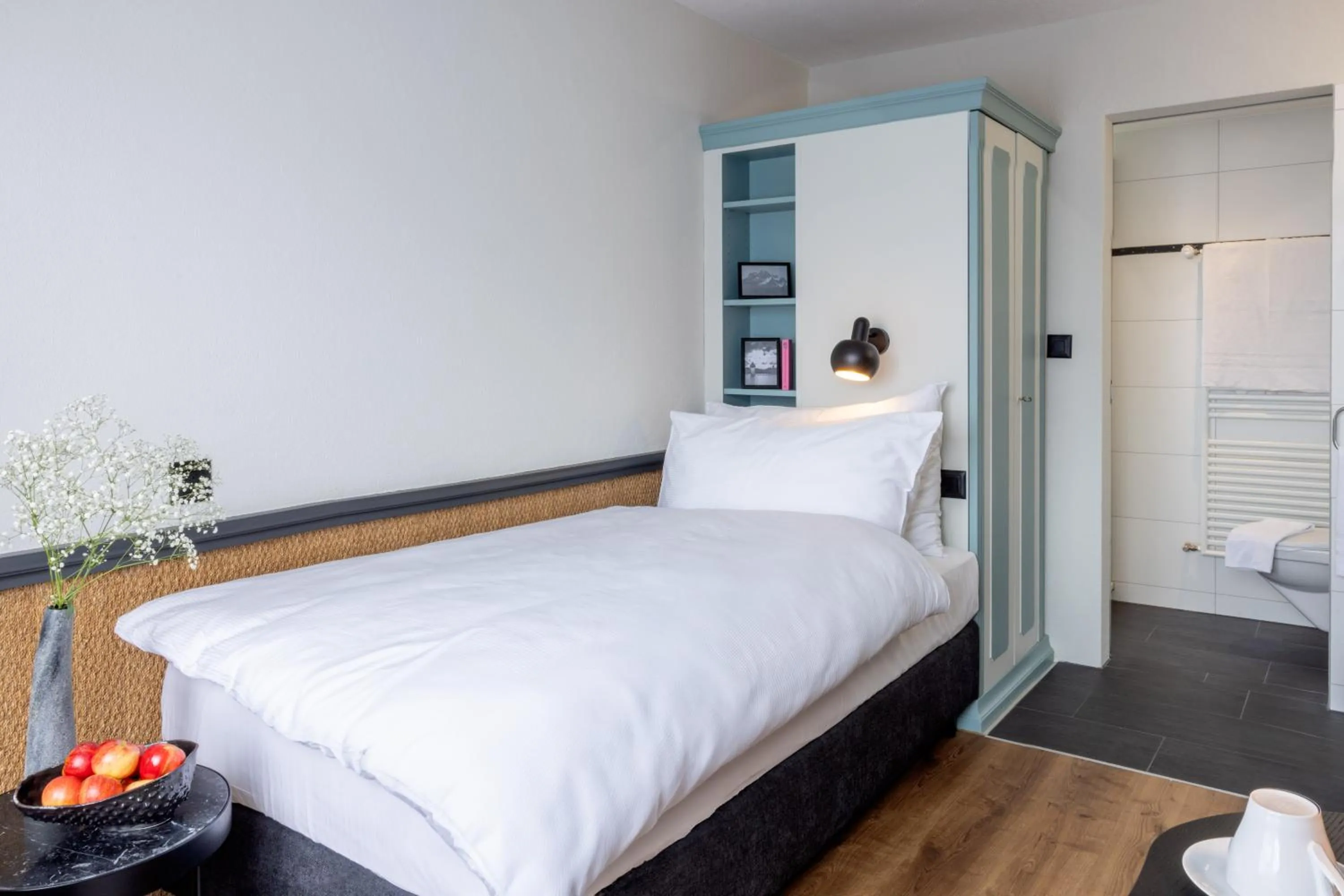 Bedroom, Bed in Hotel Luzernerhof