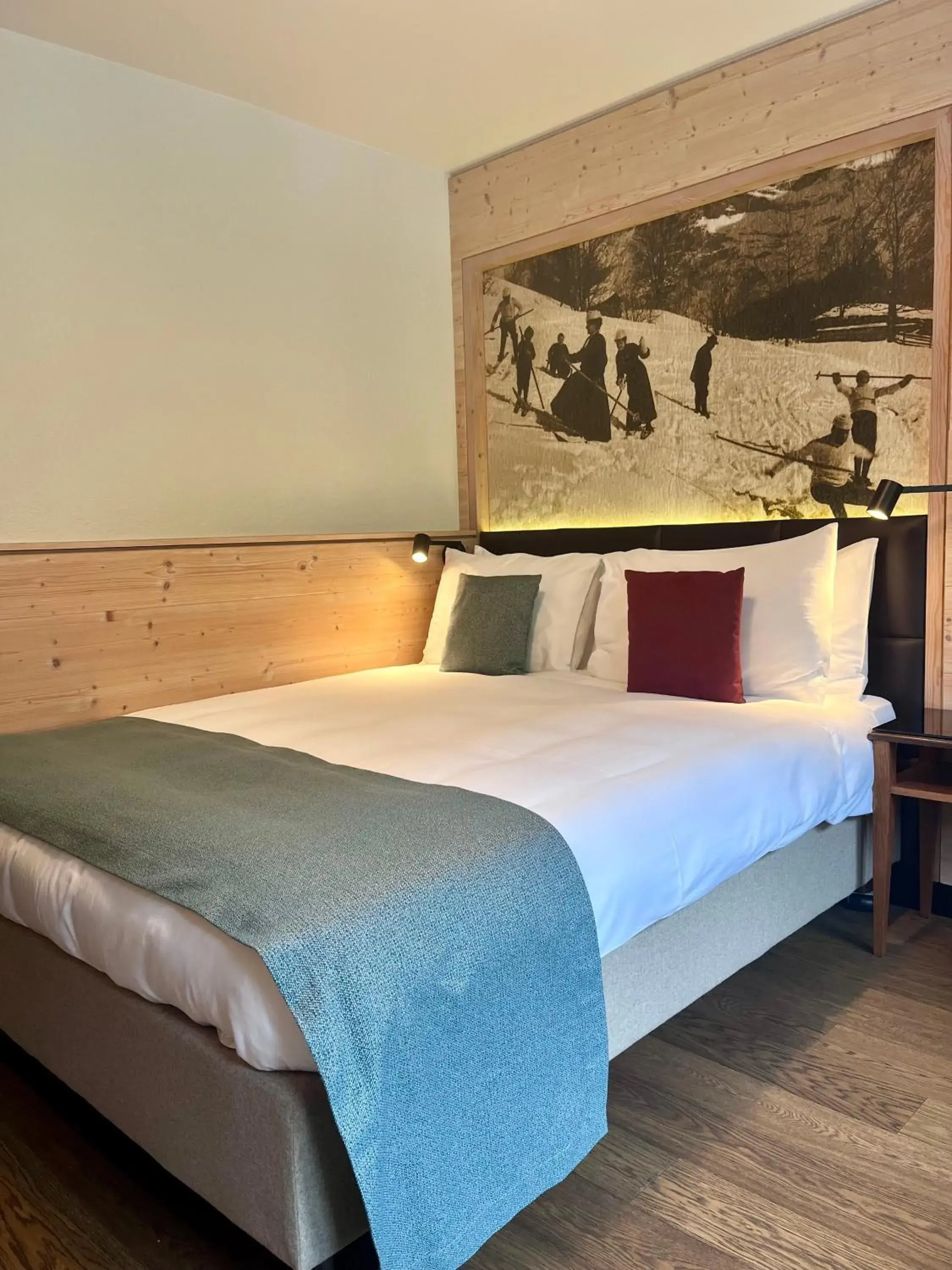 Tiny Room with Balcony in Hotel Interlaken Tiny Room with Balcony in Hotel Interlaken