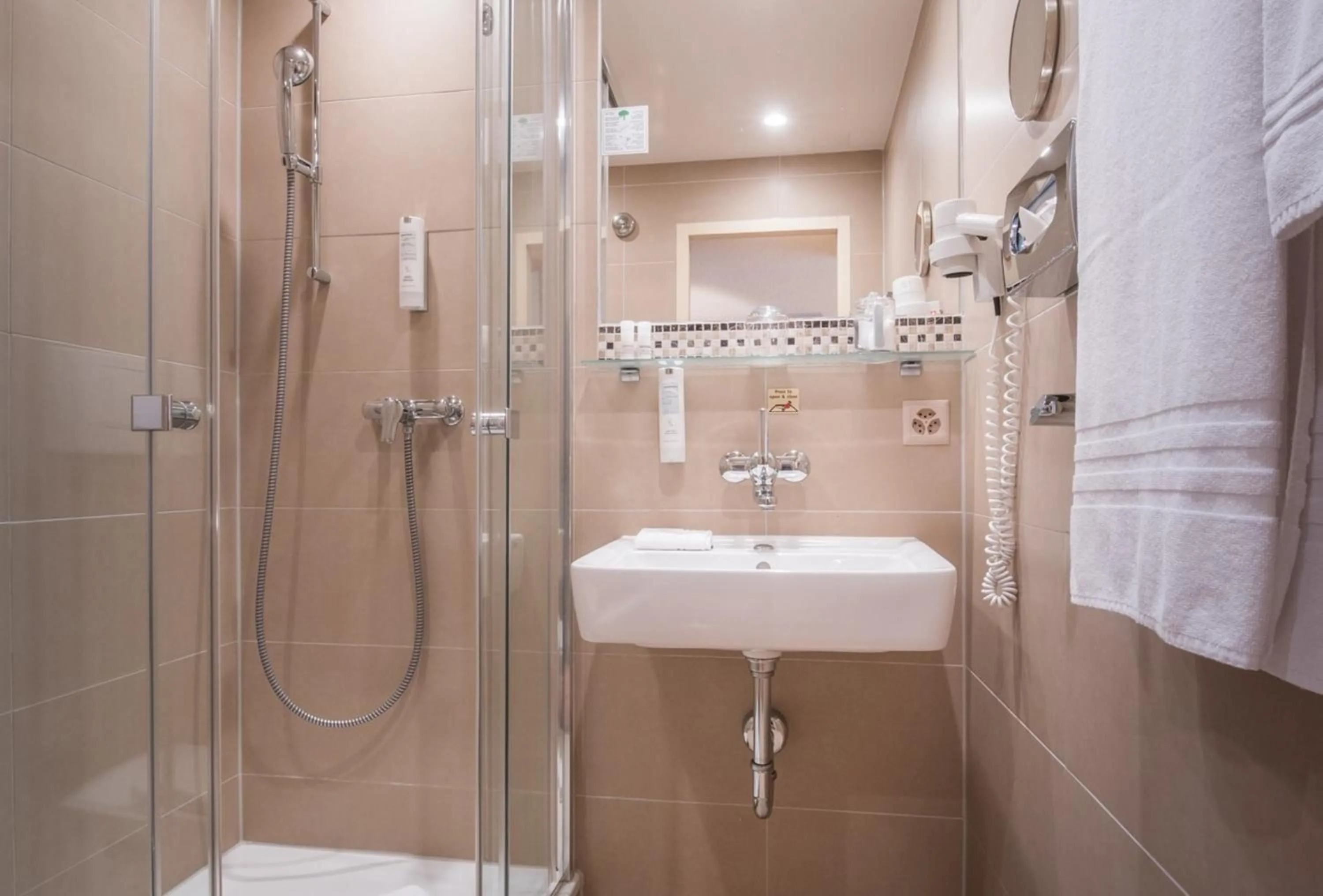 Shower in Hotel Interlaken