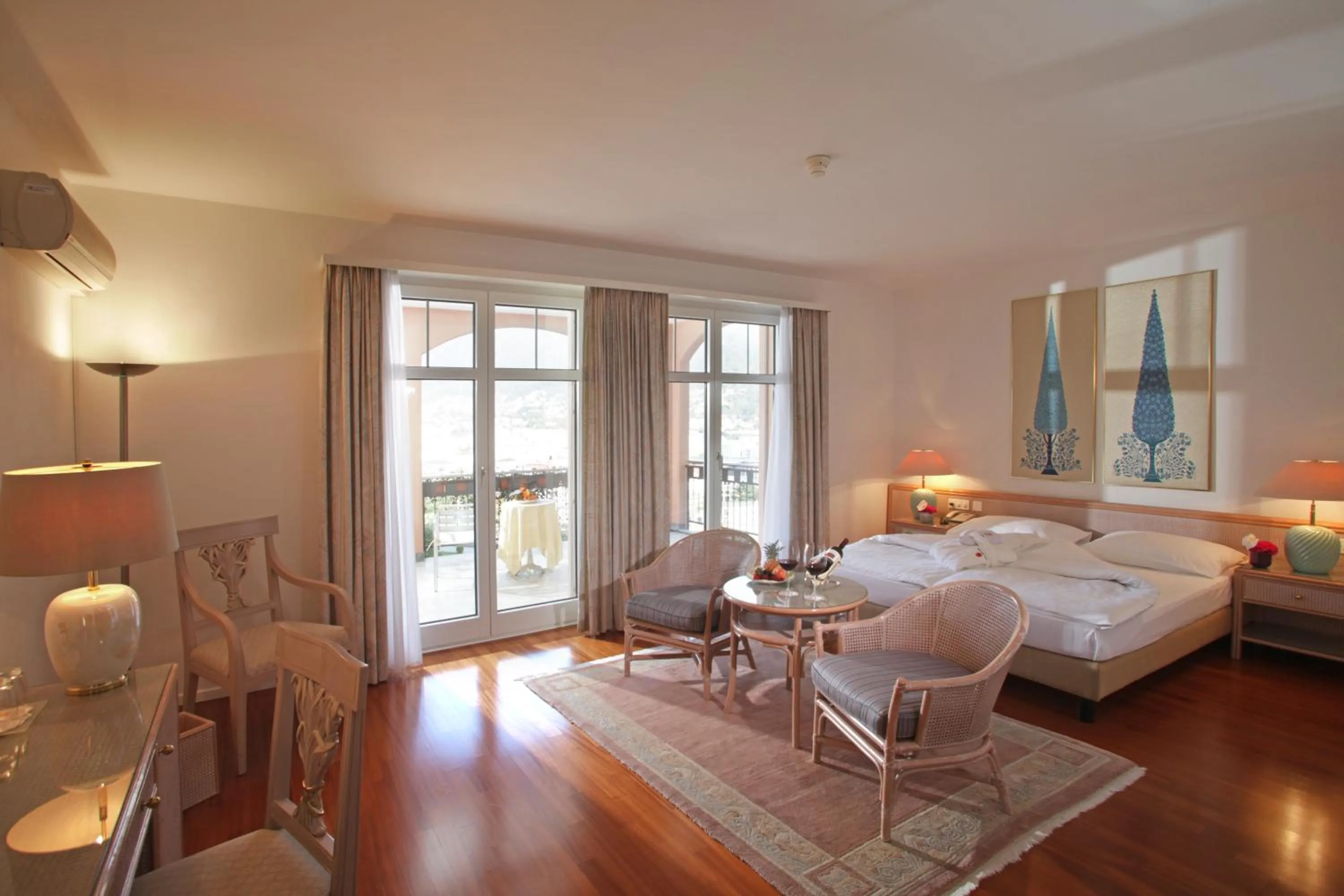 Photo of the whole room, Bed in Villa Sassa