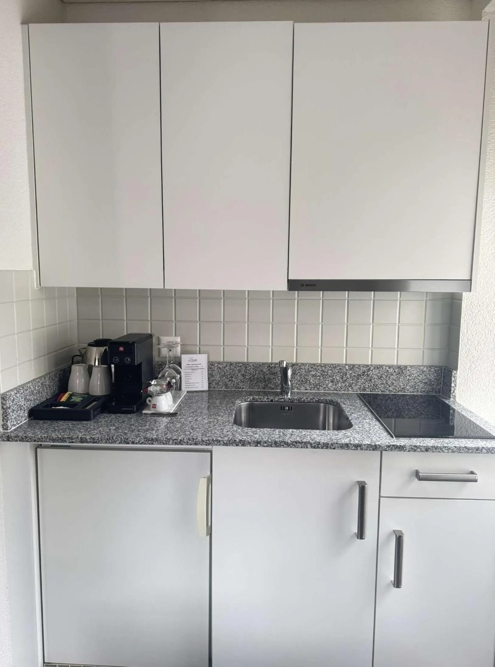 kitchen in Hôtel de l'Ecluse