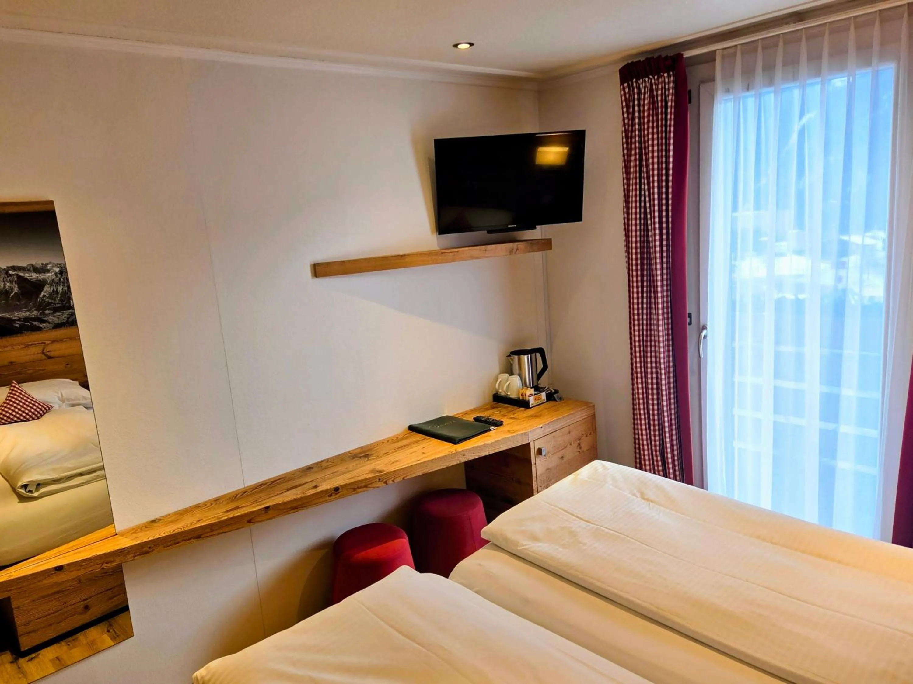 Photo of the whole room, Bed in Hotel Bernerhof Grindelwald