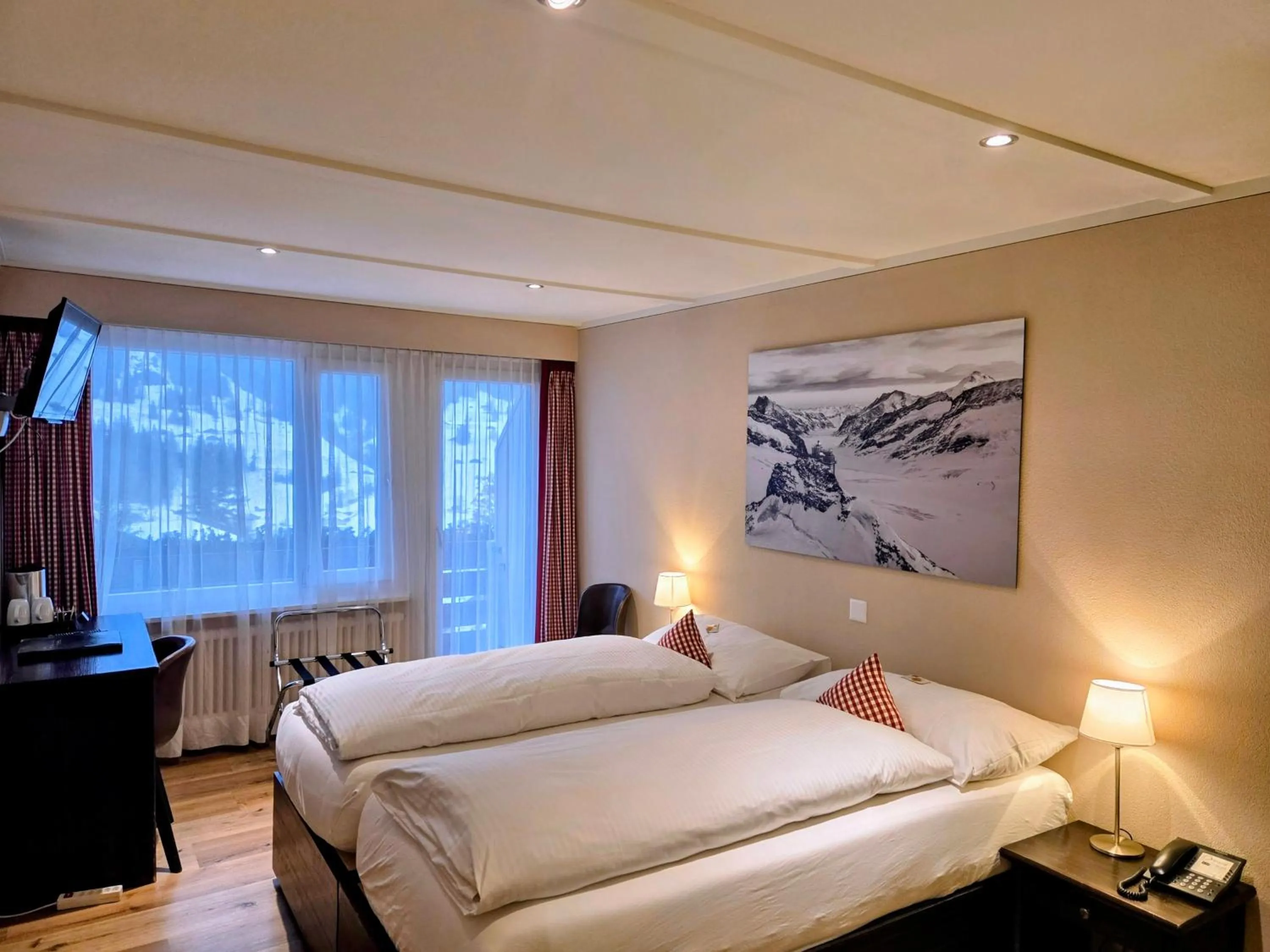 Photo of the whole room, Bed in Hotel Bernerhof Grindelwald