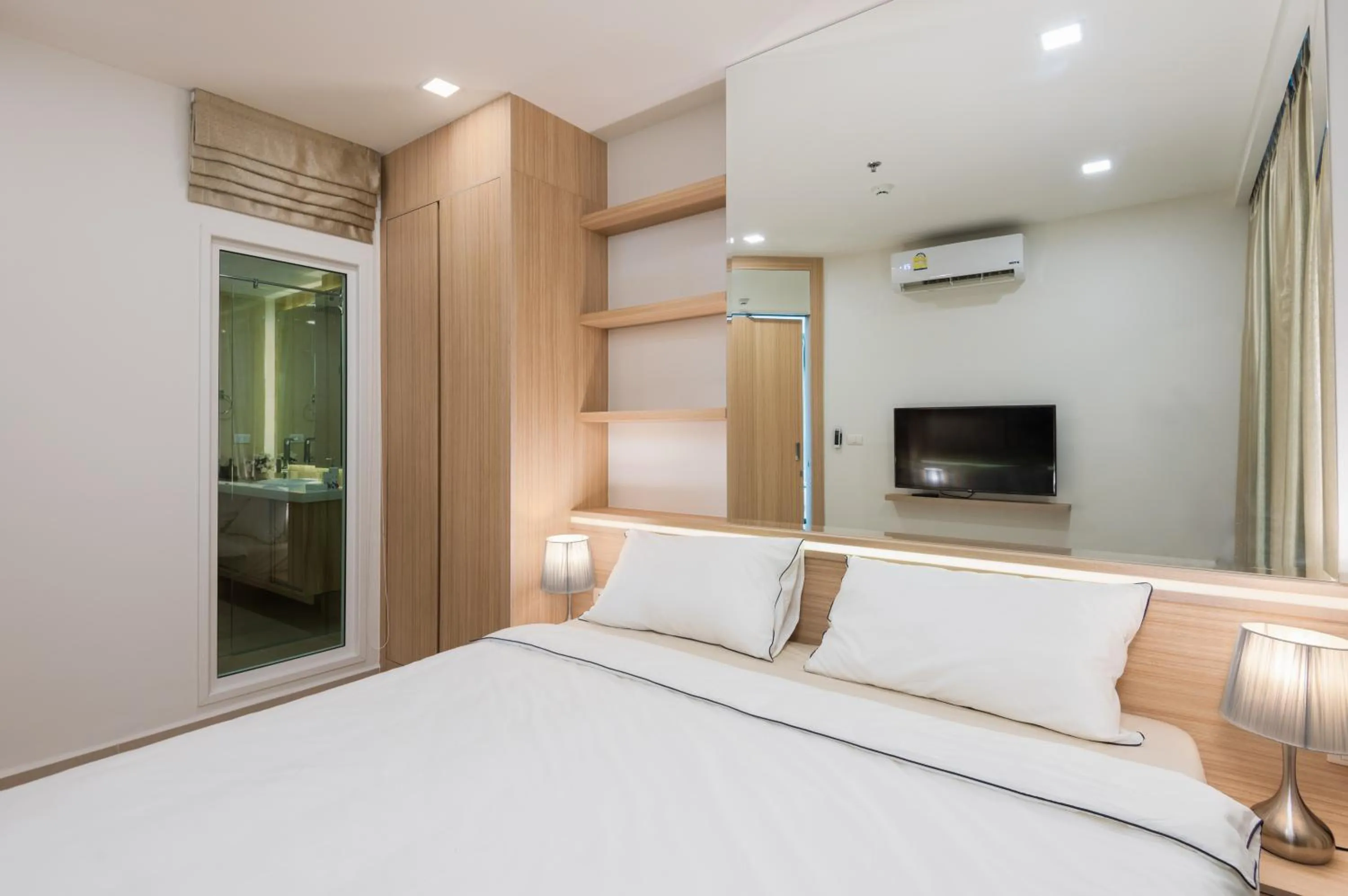 Bed in Rare Panoramic Sea, City & Mountain Views - XXL Balcony - 1Gbps Blazing Fast Free WIFI - Pool - Gym - Pool Table - Steam - Sauna - Bar