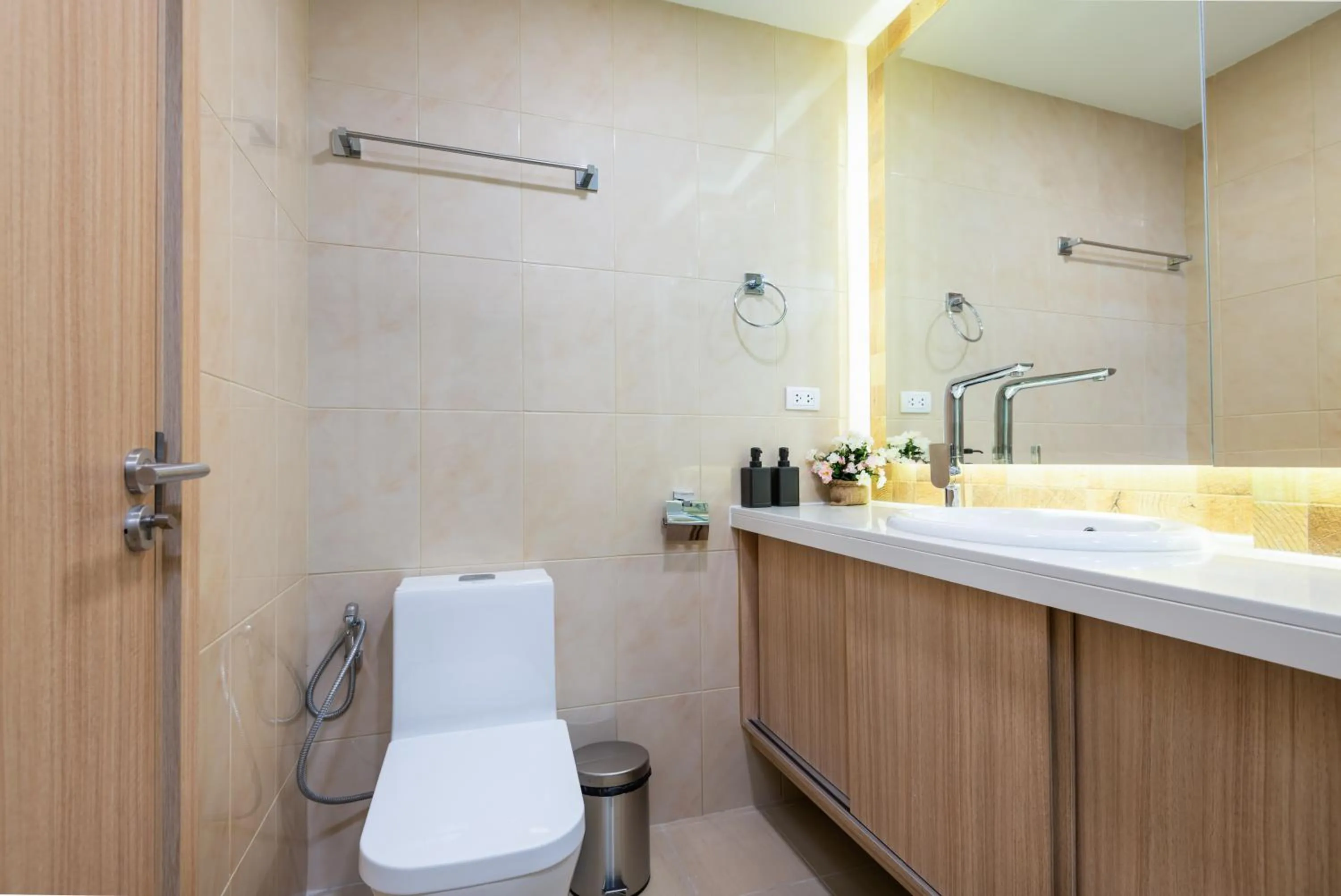 Bathroom in Rare Panoramic Sea, City & Mountain Views - XXL Balcony - 1Gbps Blazing Fast Free WIFI - Pool - Gym - Pool Table - Steam - Sauna - Bar