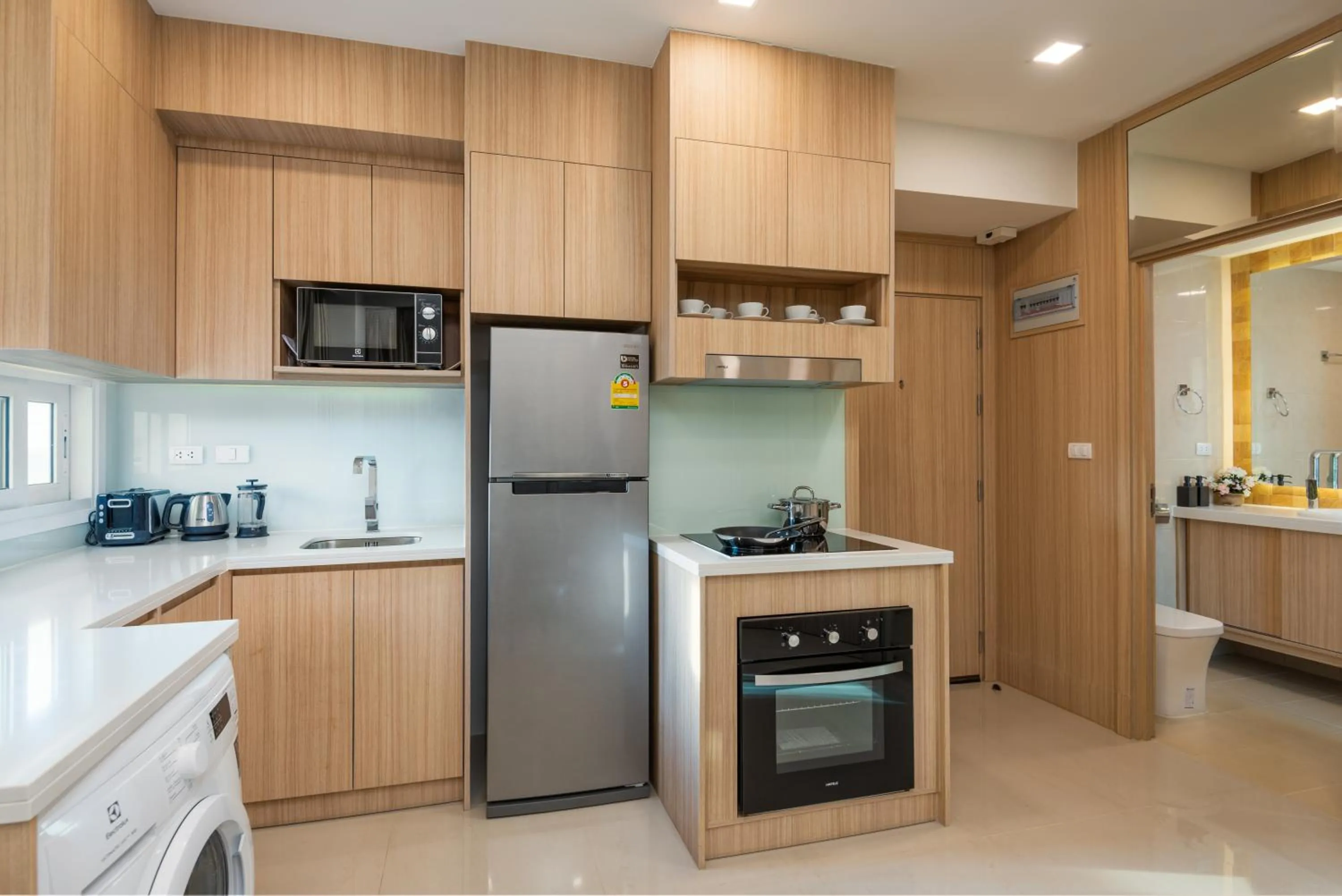 Kitchen or kitchenette in Rare Panoramic Sea, City & Mountain Views - XXL Balcony - 1Gbps Blazing Fast Free WIFI - Pool - Gym - Pool Table - Steam - Sauna - Bar