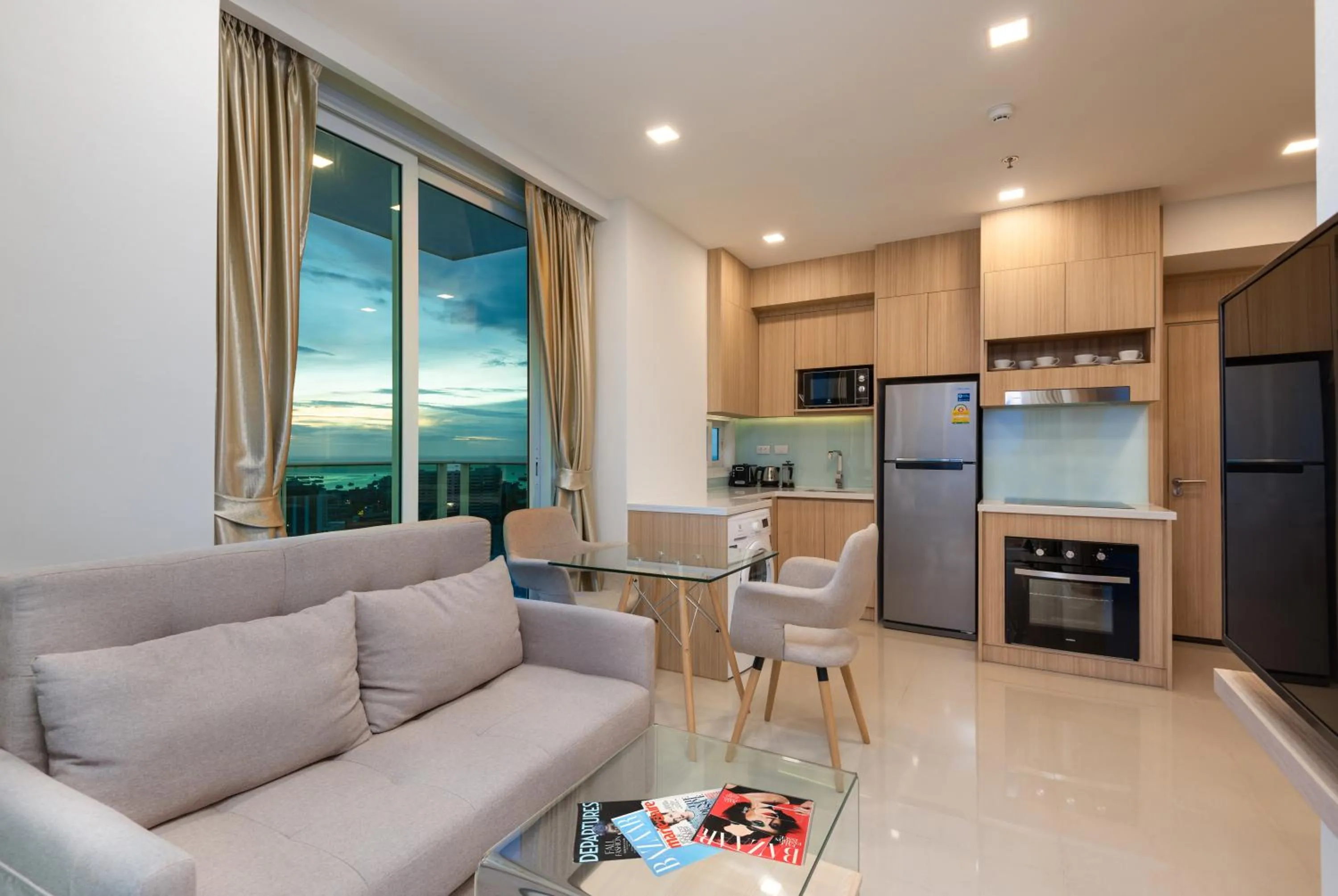 Kitchen or kitchenette in Rare Panoramic Sea, City & Mountain Views - XXL Balcony - 1Gbps Blazing Fast Free WIFI - Pool - Gym - Pool Table - Steam - Sauna - Bar