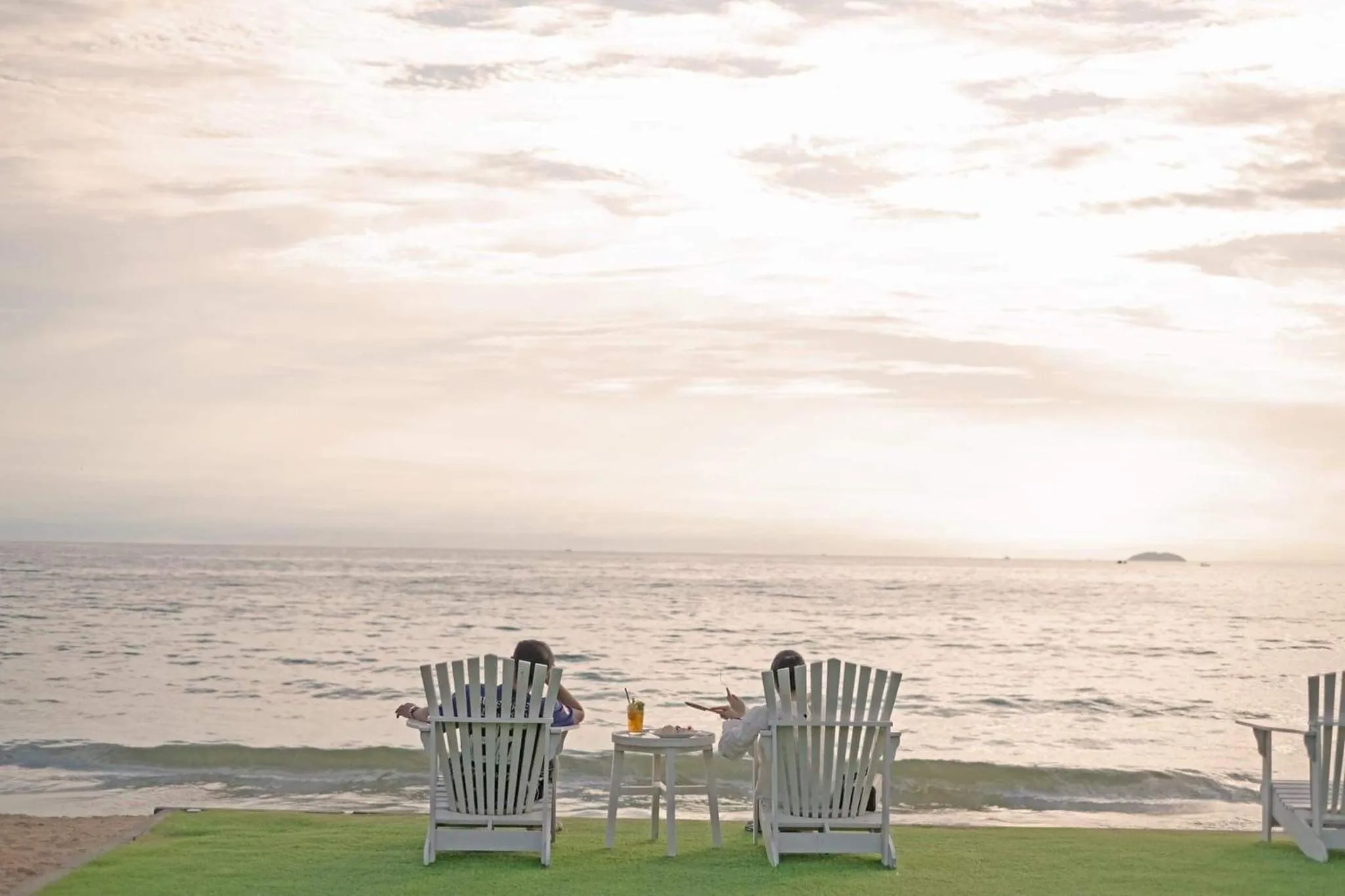 People in Veranda Residence Pattaya Nice Monthly rate available now