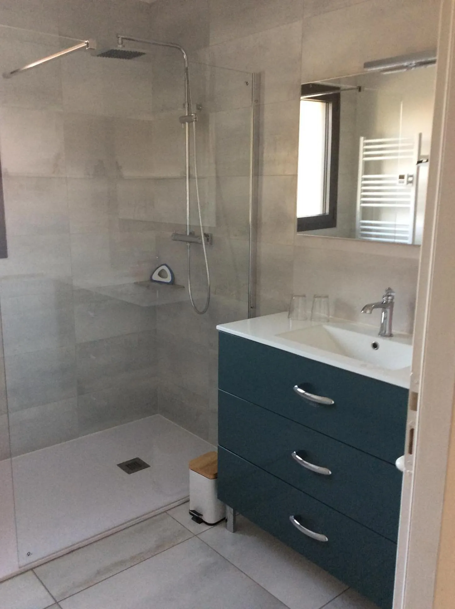 Du Côté de Chez Paule, chambre avec entrée indépendante et salle d'eau privative