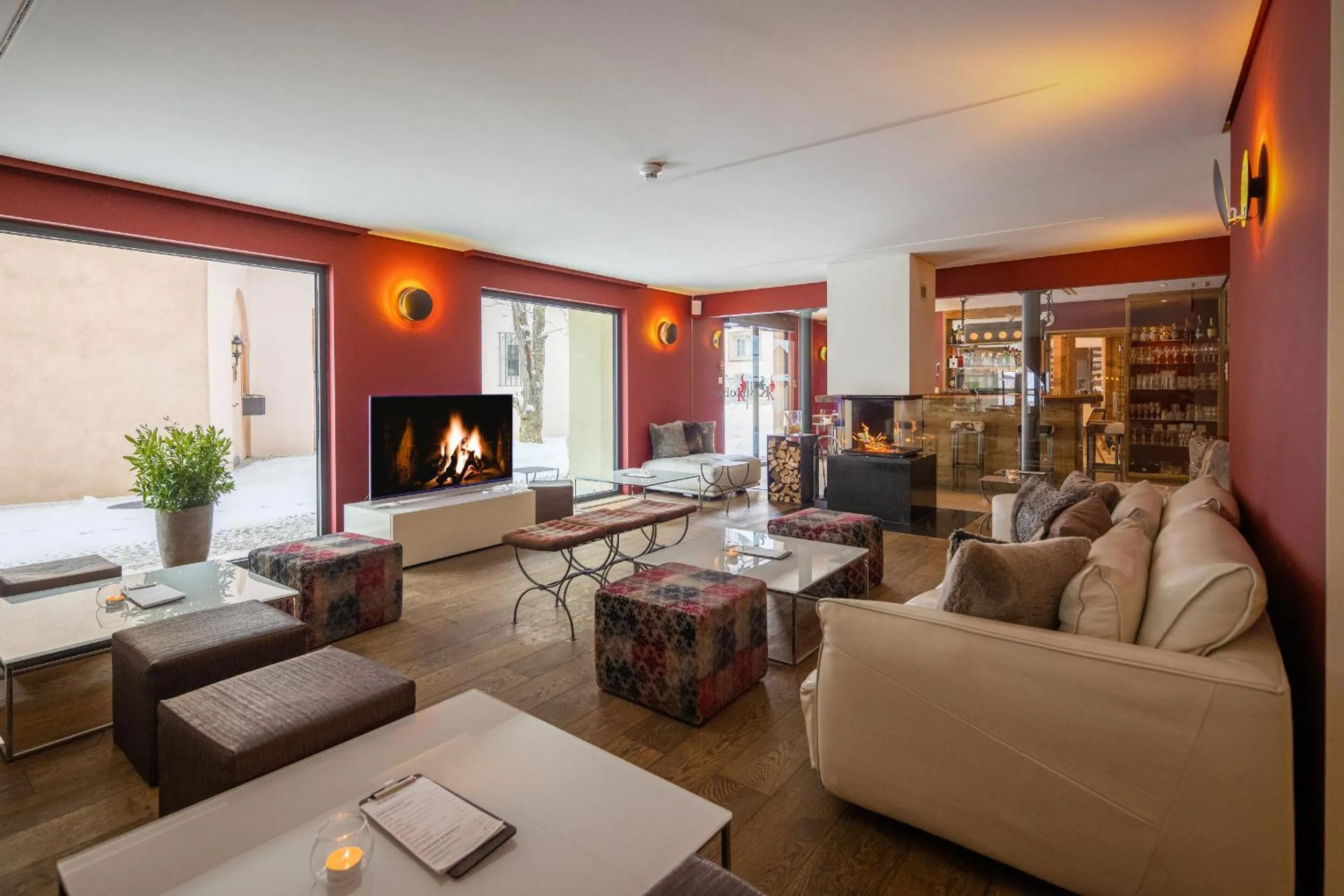 Communal lounge/ TV room in Albana Hotel Silvaplana