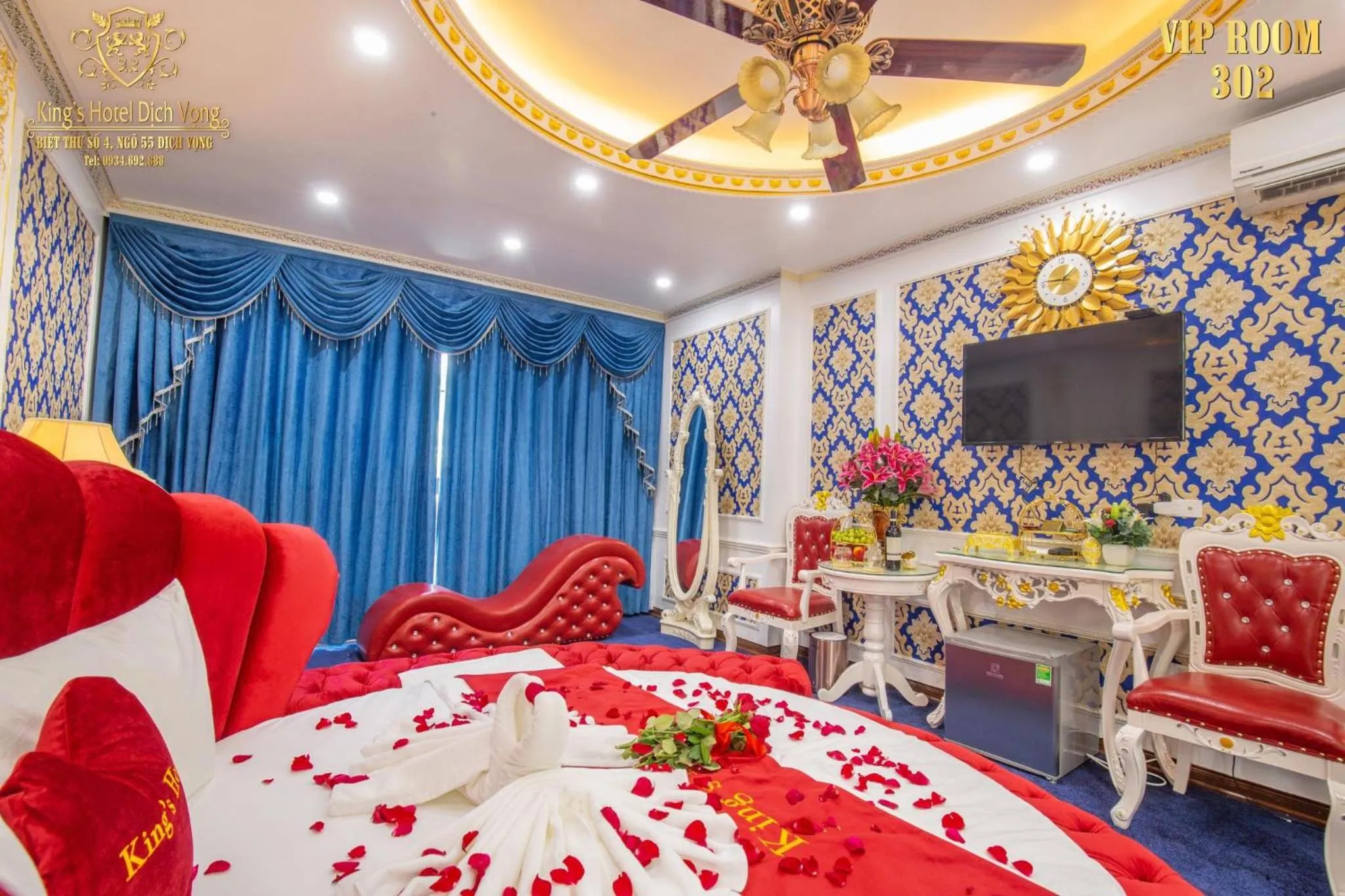 Bed in King's Hotel Dịch Vọng