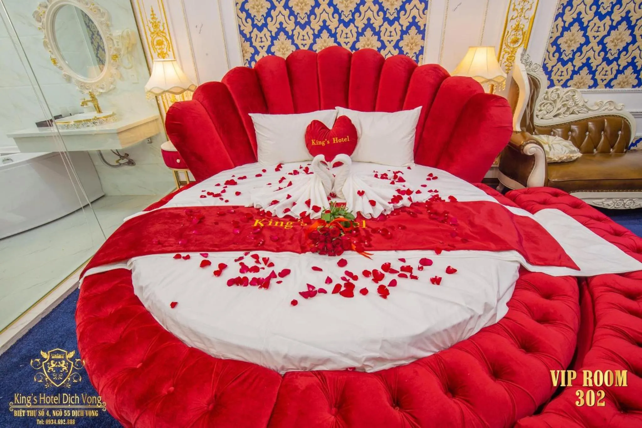 Bed in King's Hotel Dịch Vọng