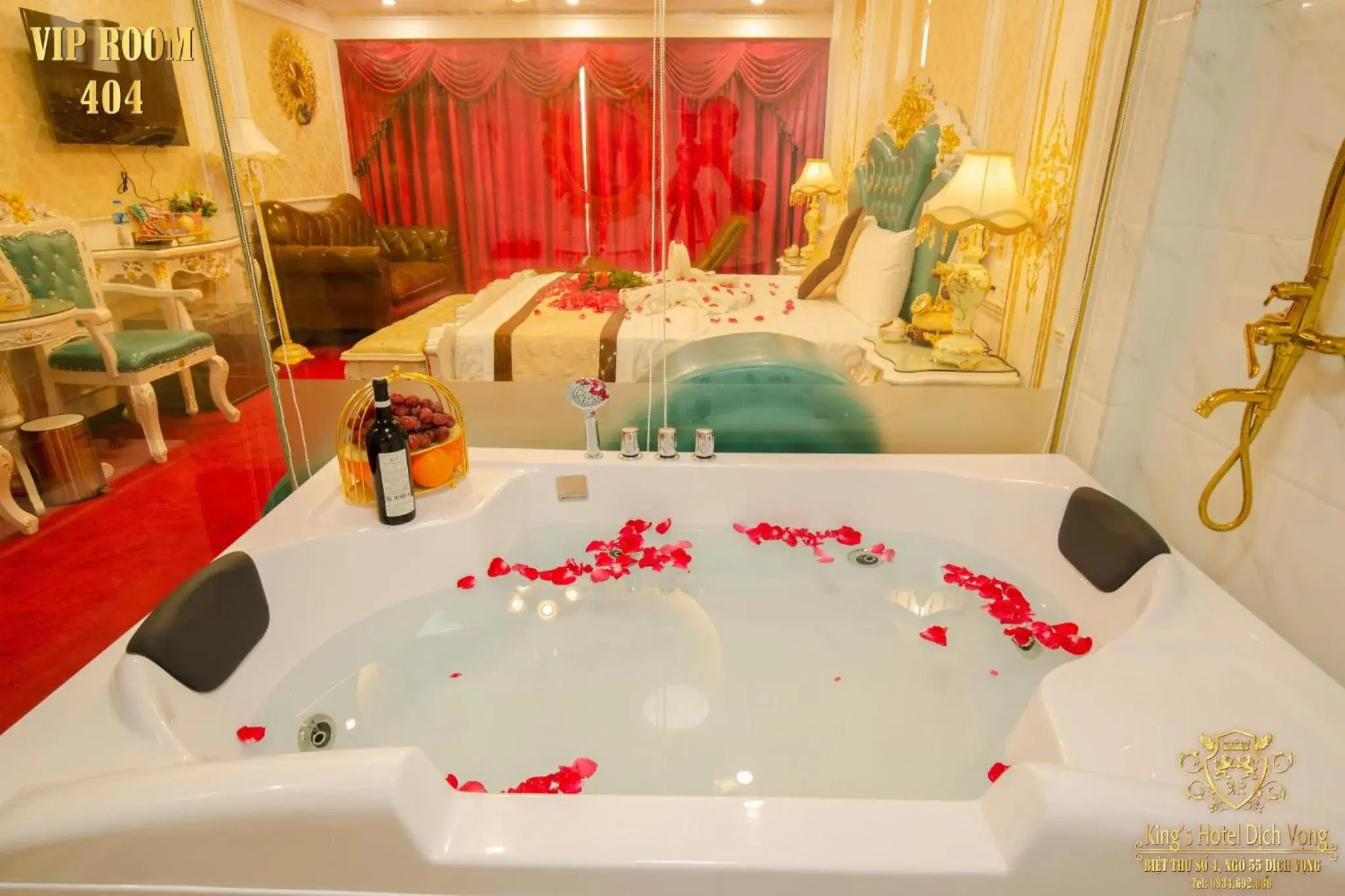 King Suite with Spa Bath in King's Hotel Dịch Vọng King Suite with Spa Bath in King's Hotel Dịch Vọng