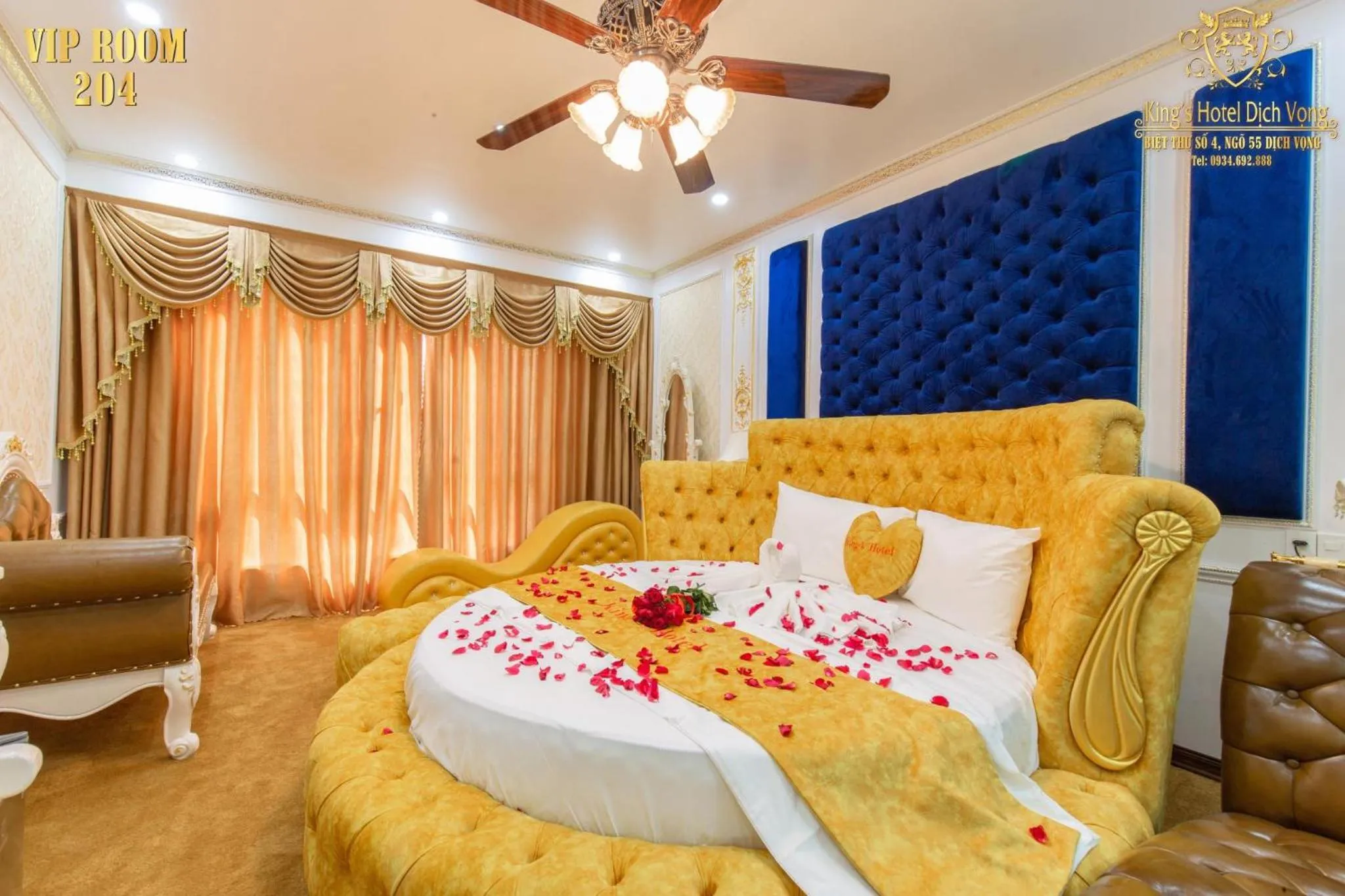 Bed in King's Hotel Dịch Vọng