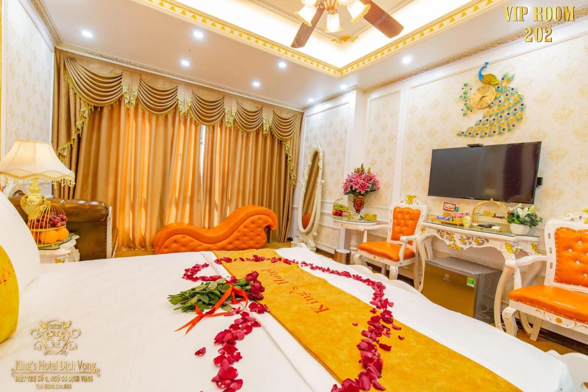 Bed in King's Hotel Dịch Vọng