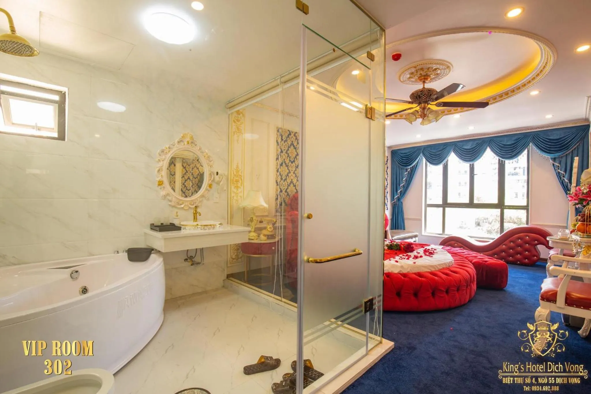 Bed in King's Hotel Dịch Vọng